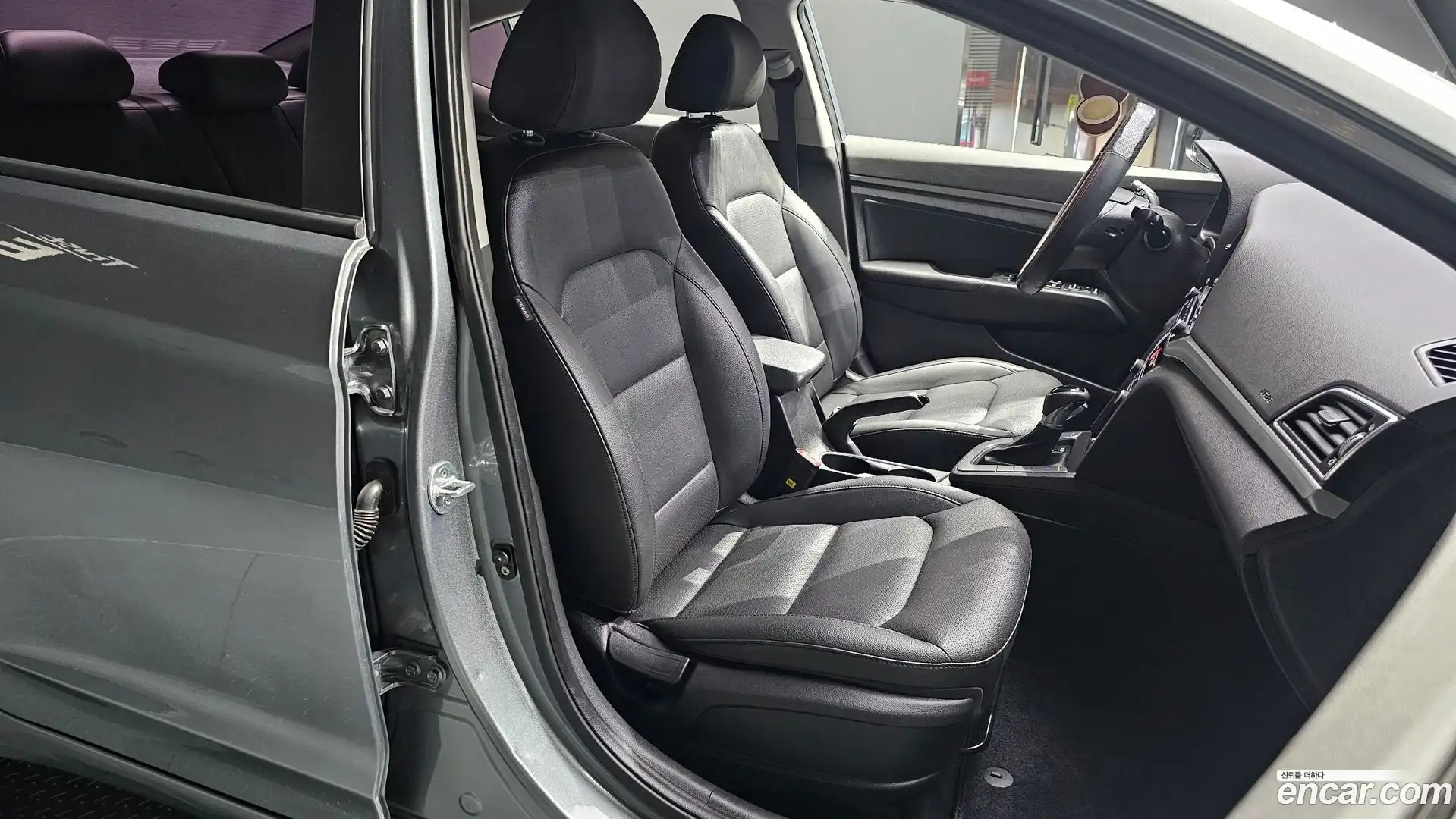 AVANTE Hyundai 2018.4-OPTION-016
