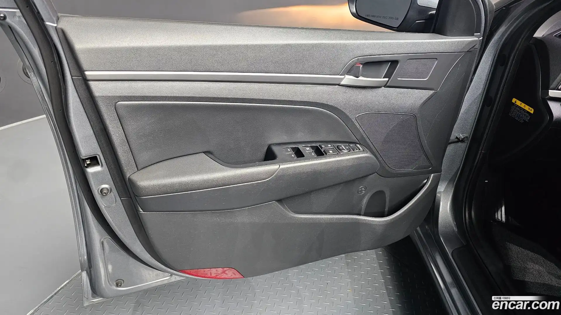 AVANTE Hyundai 2018.4-INNER-034