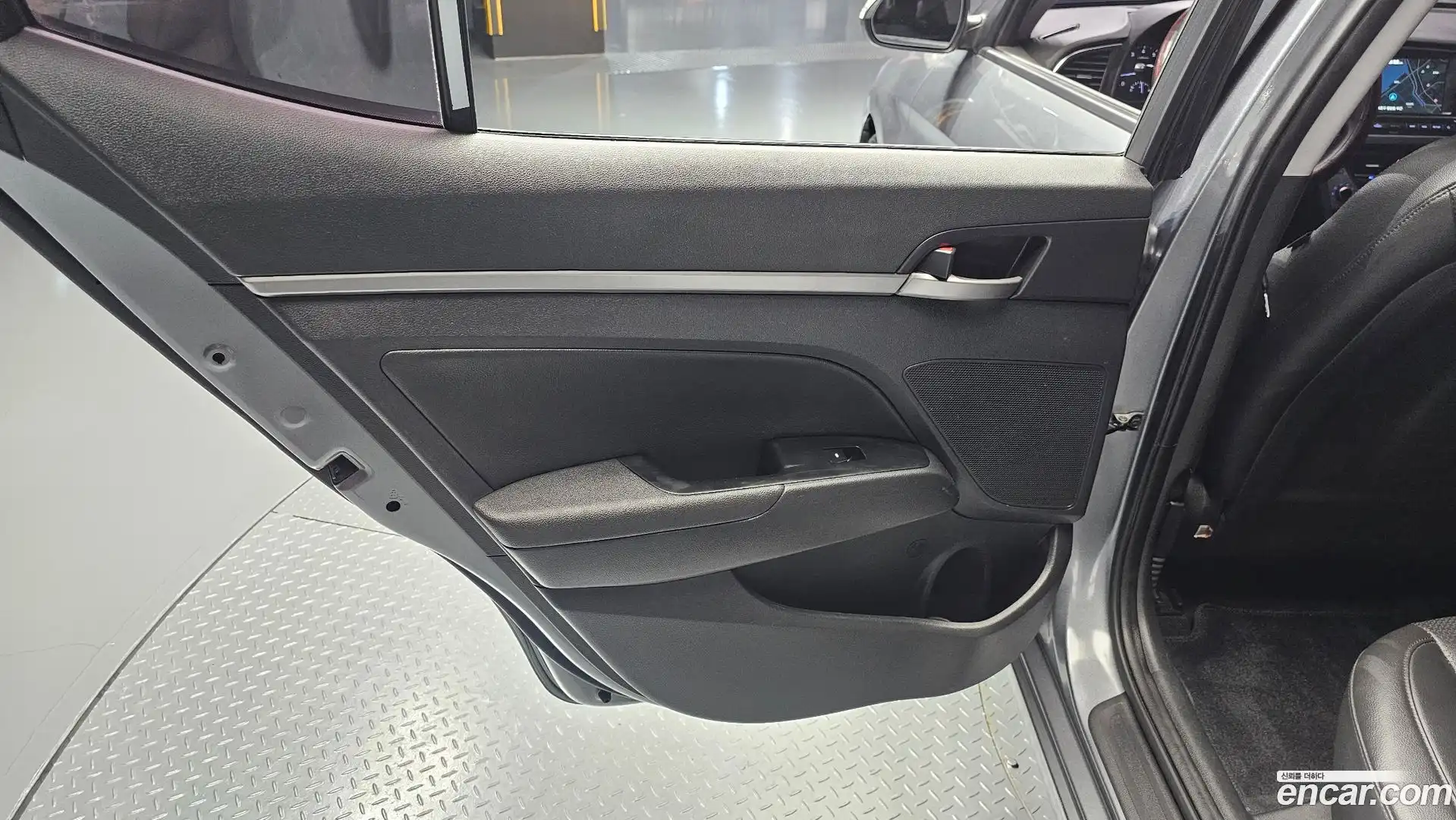 AVANTE Hyundai 2018.4-INNER-035
