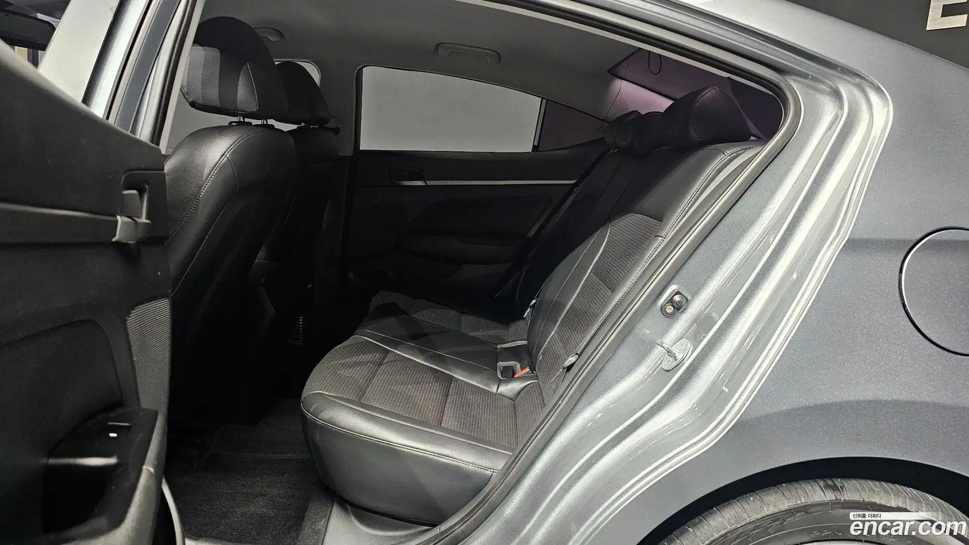 AVANTE Hyundai 2018.4-INNER-036