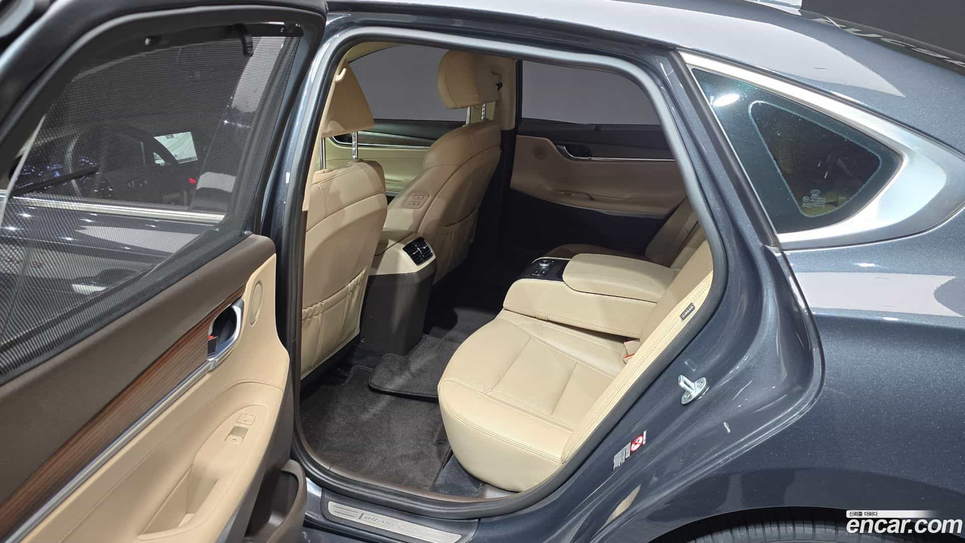Grandeur Hyundai 2017.8-OPTION-015