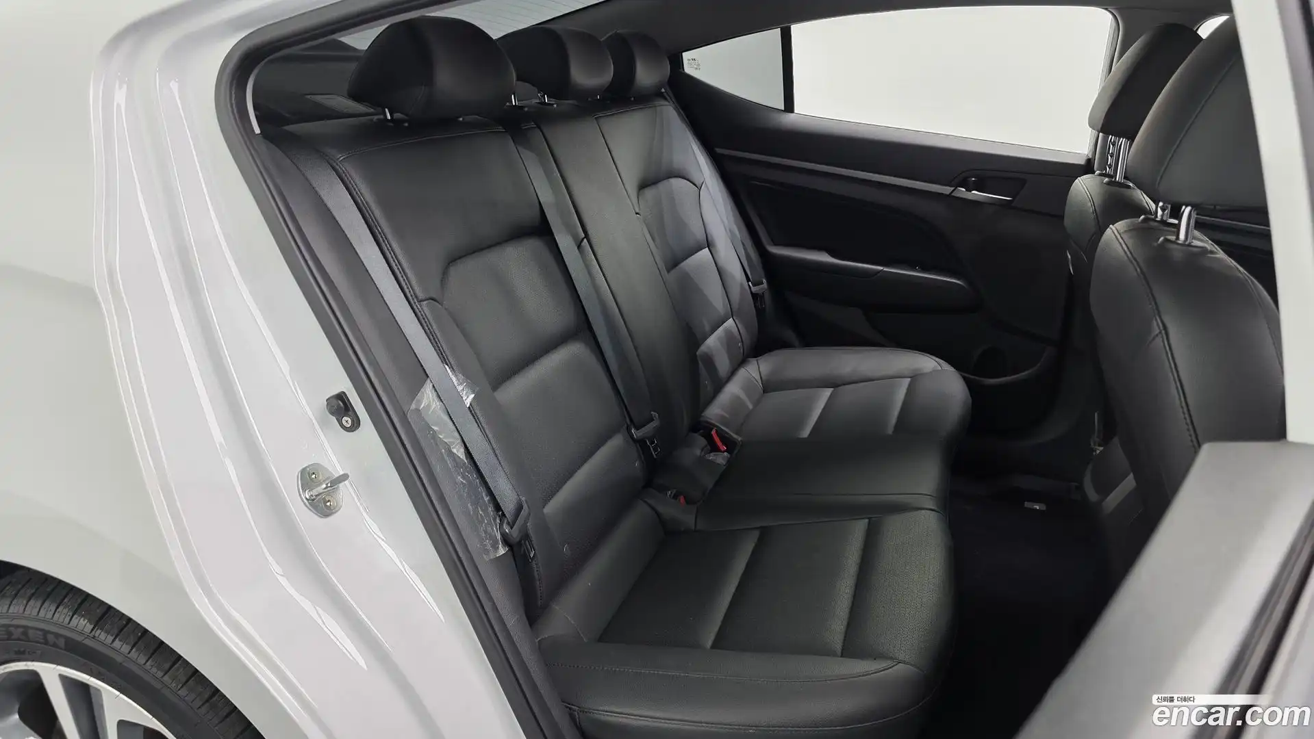 AVANTE Hyundai 2017.7-OPTION-015