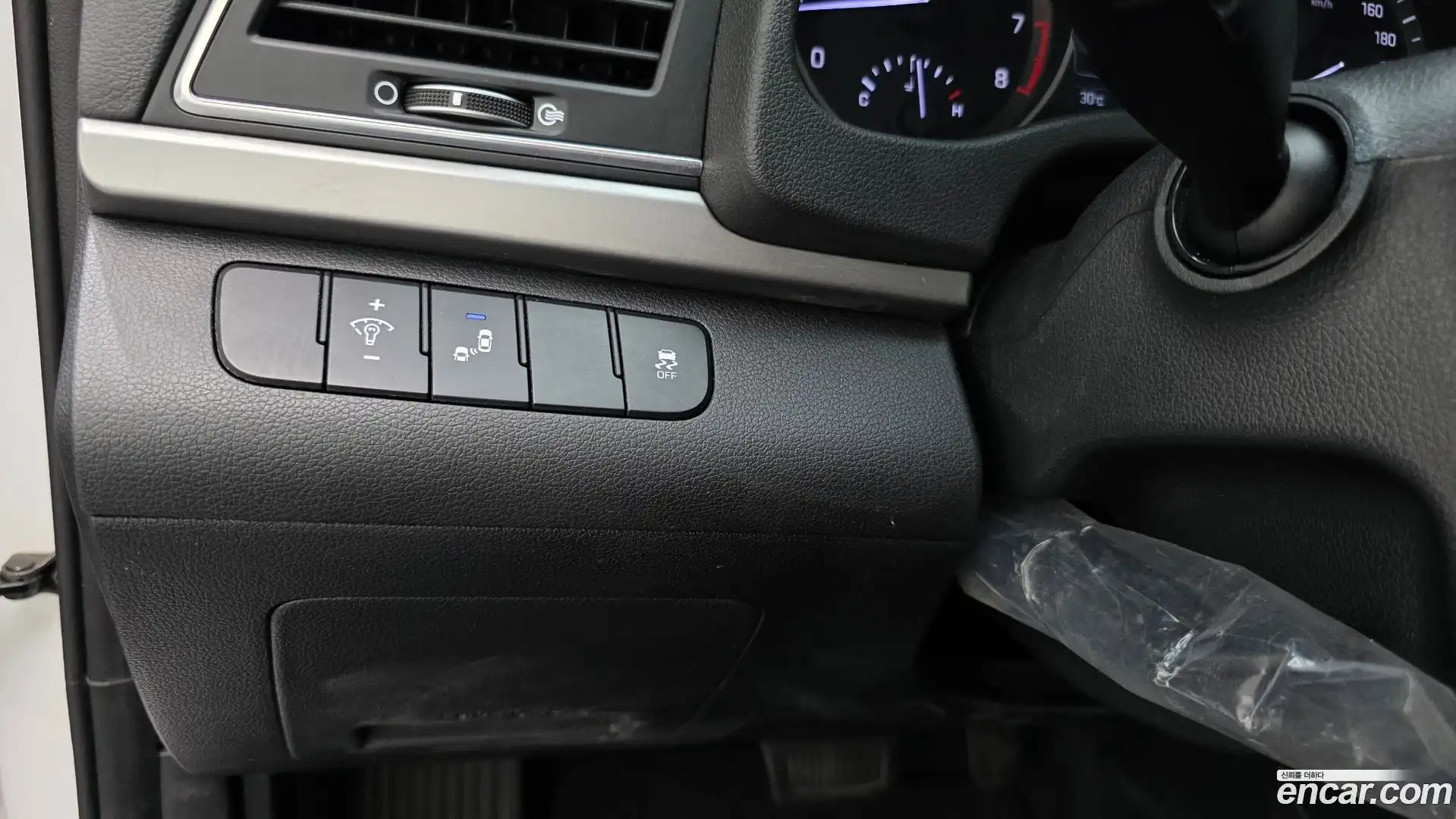 AVANTE Hyundai 2017.7-OPTION-023