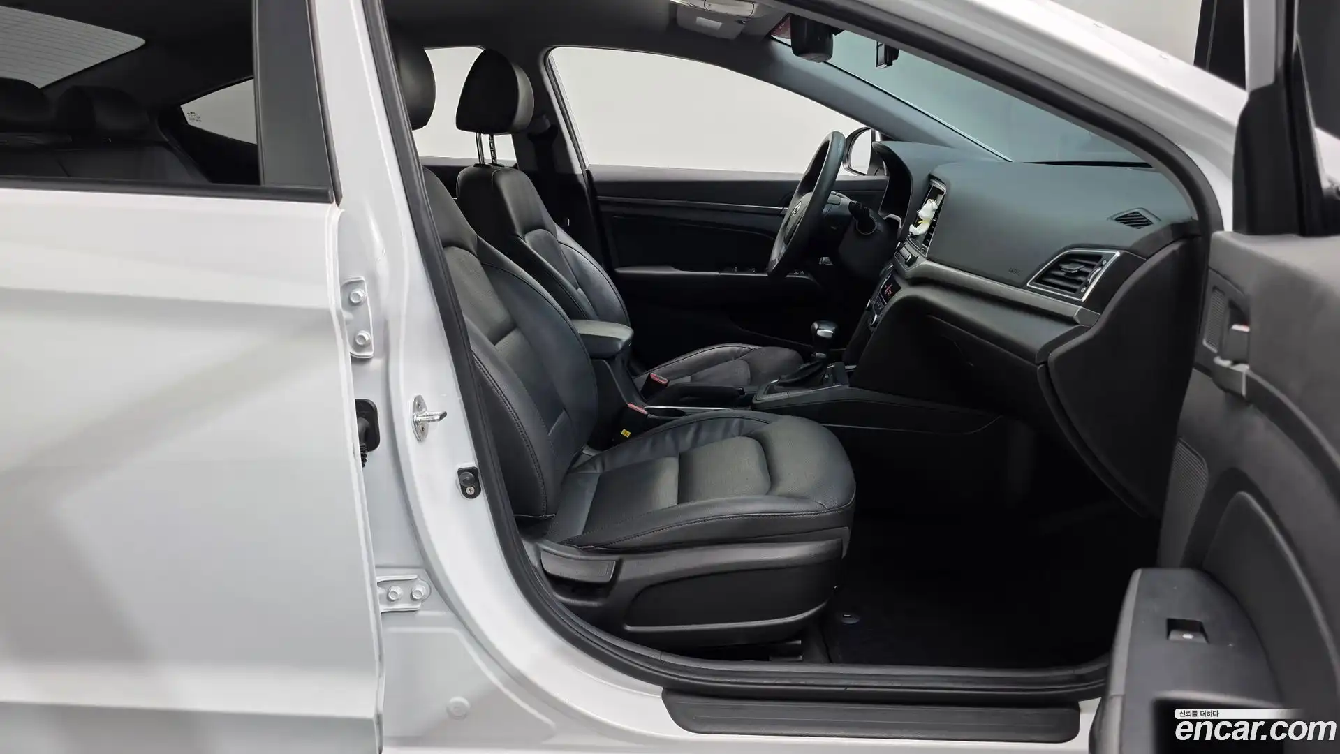 AVANTE Hyundai 2017.7-INNER-036