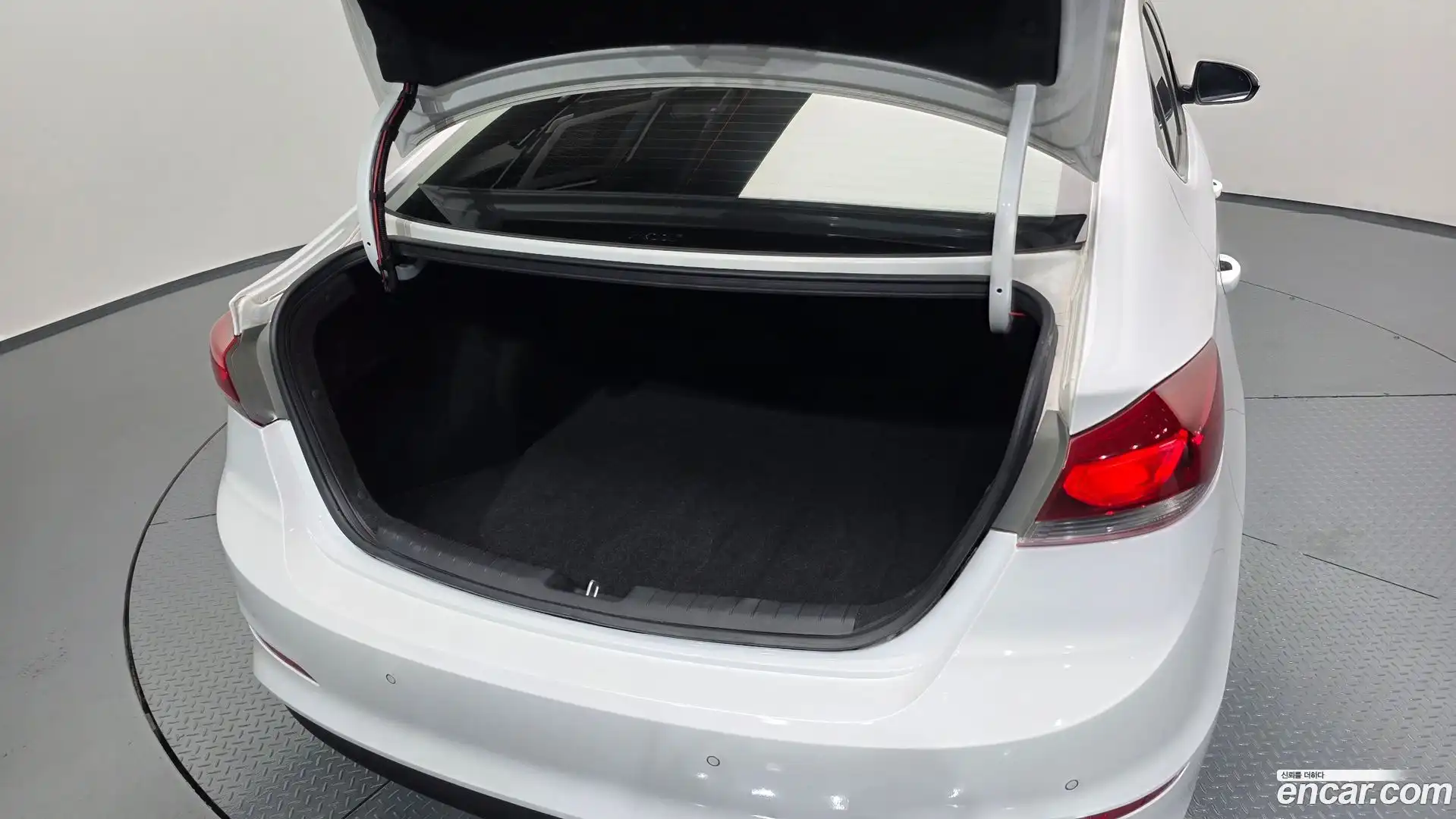 AVANTE Hyundai 2017.7-OPTION-044