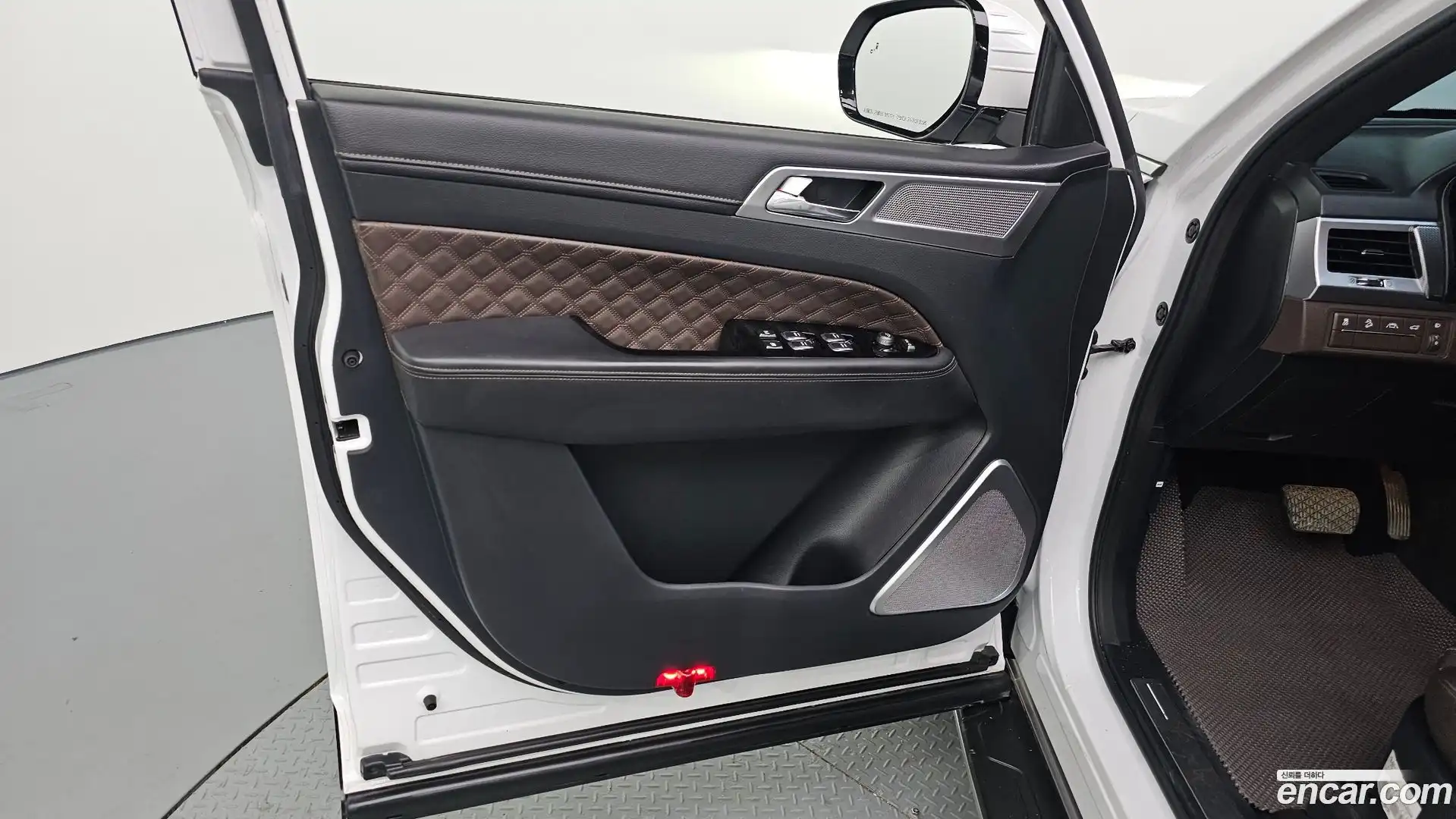 Rexton KG Mobility 2021.10-INNER-034