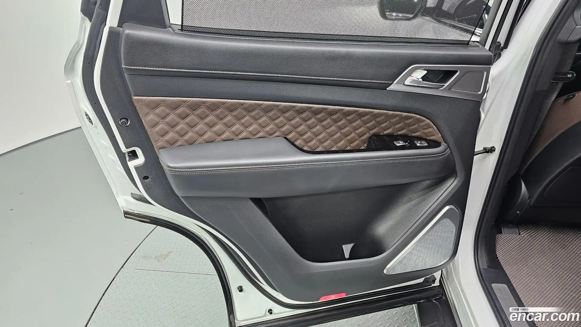 Rexton KG Mobility 2021.10-INNER-035