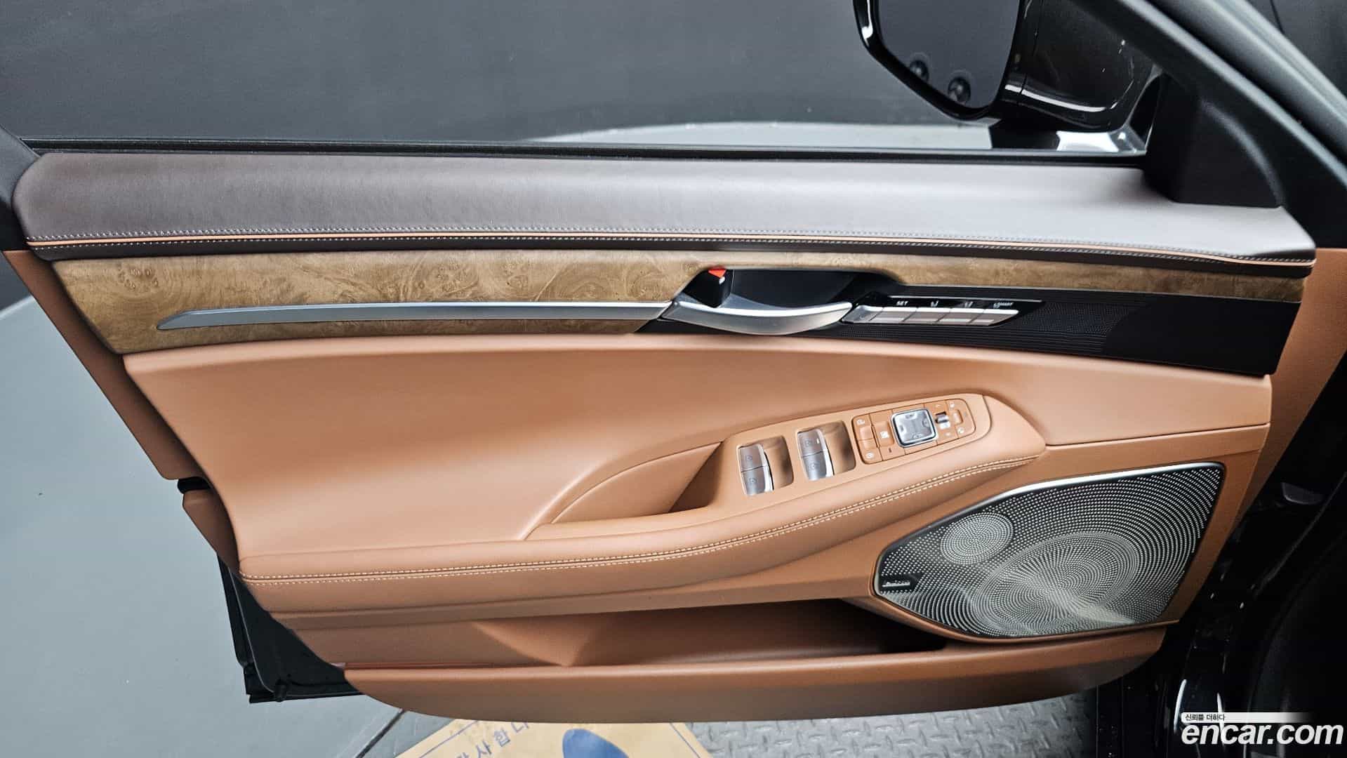 G90 Genesis 2019.0-INNER-034