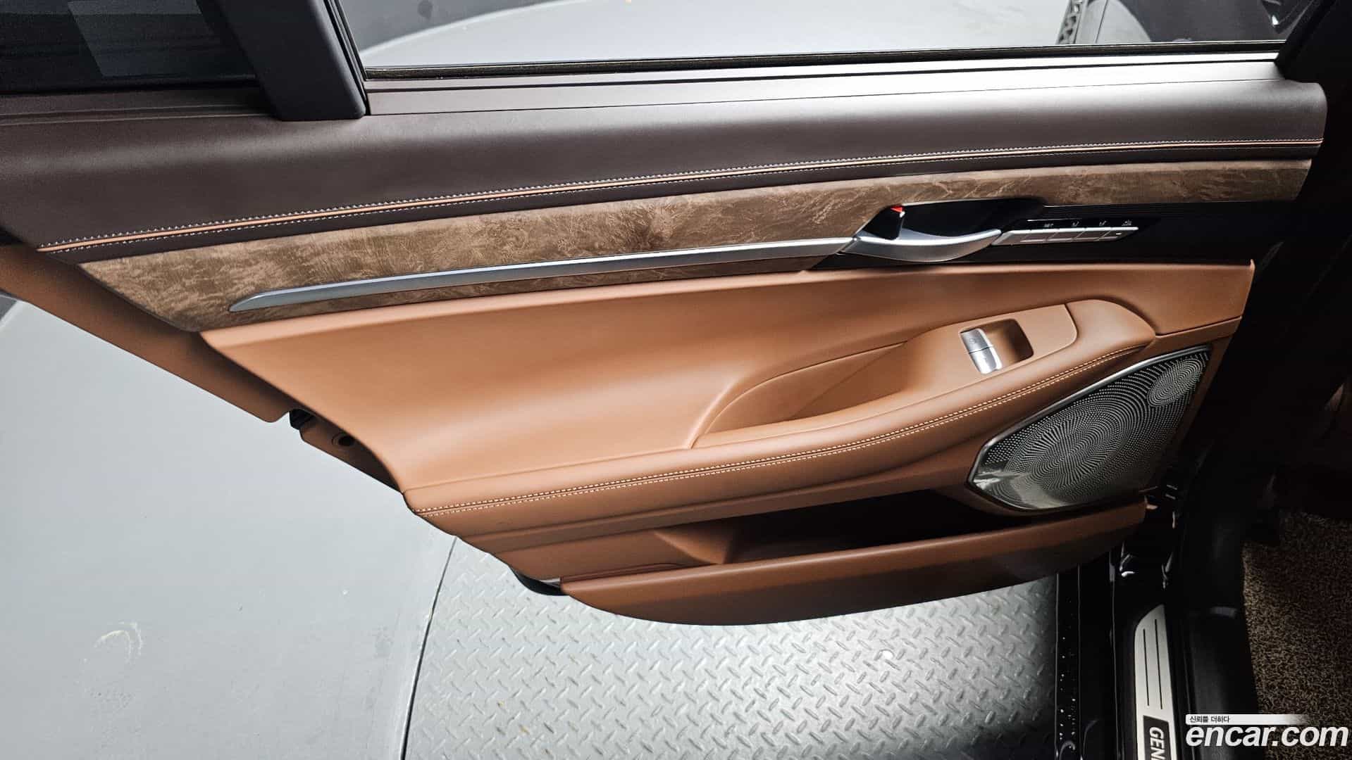 G90 Genesis 2019.0-INNER-035