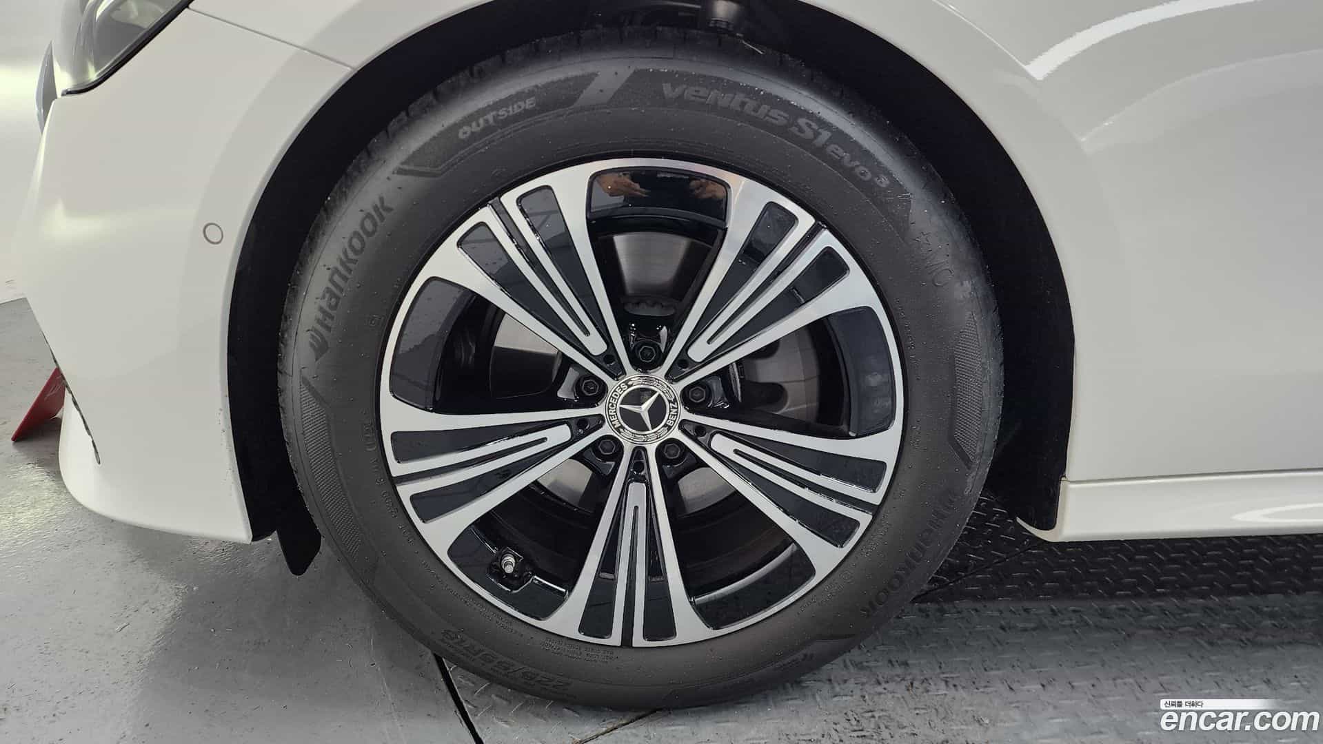 E-Class Mercedes-Benz 2024.8-OUTER-005