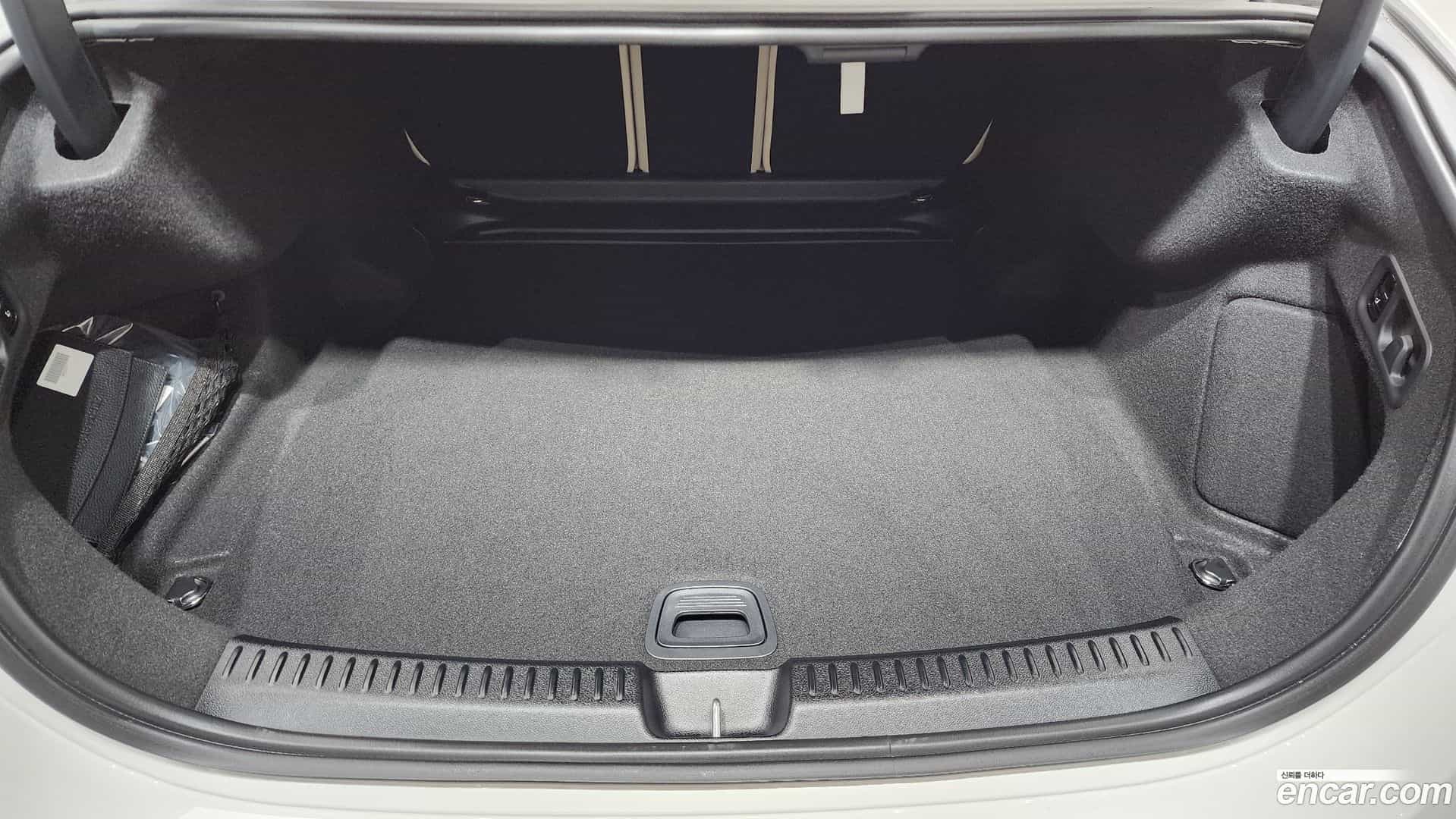E-Class Mercedes-Benz 2024.8-OPTION-024