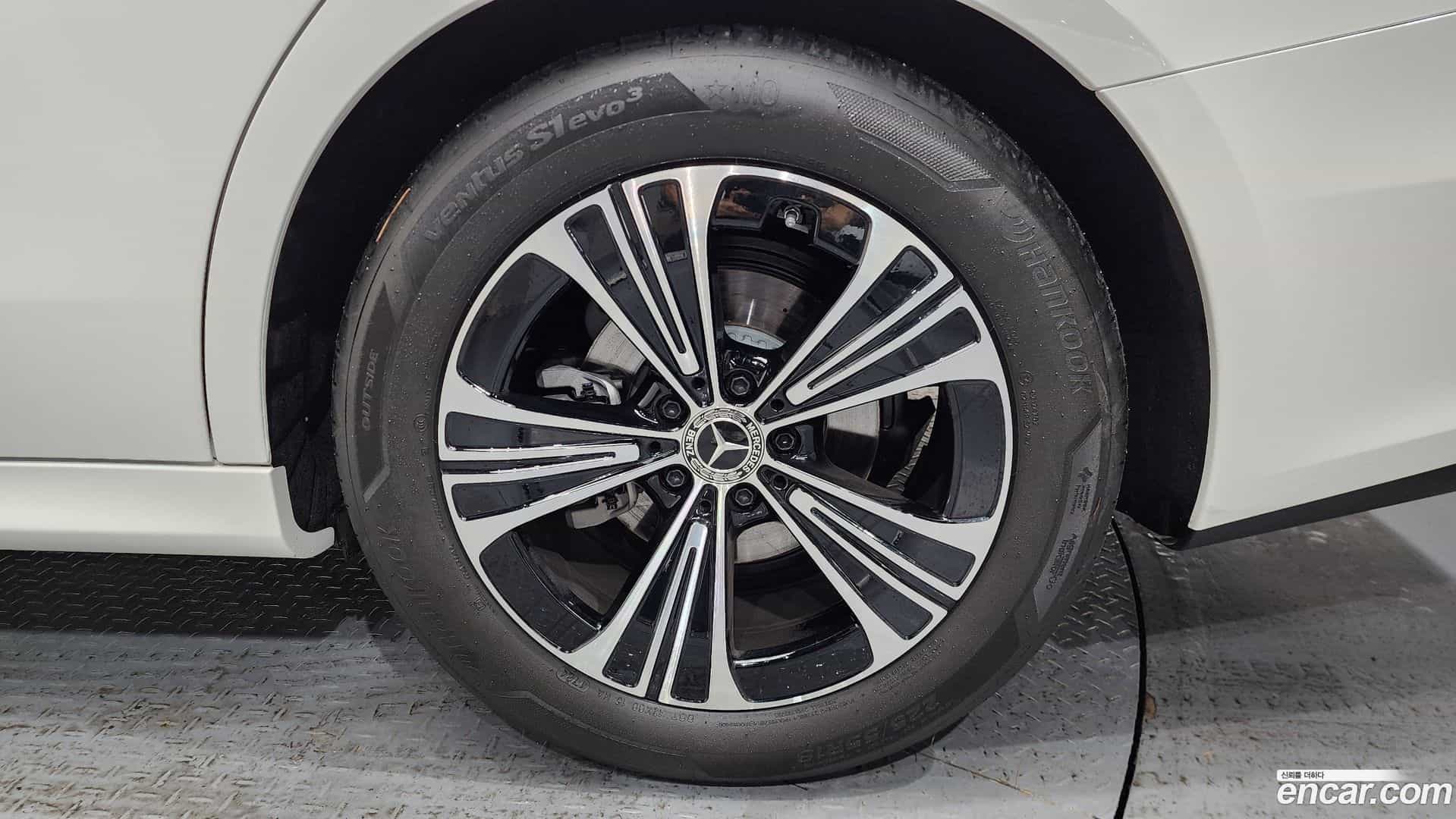 E-Class Mercedes-Benz 2024.8-OUTER-031
