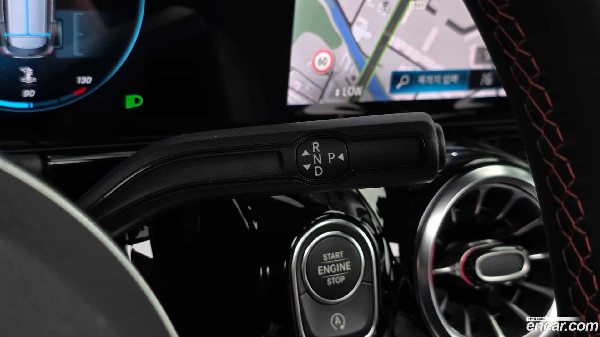 GLA-Class Mercedes-Benz 2022.11-INNER-009