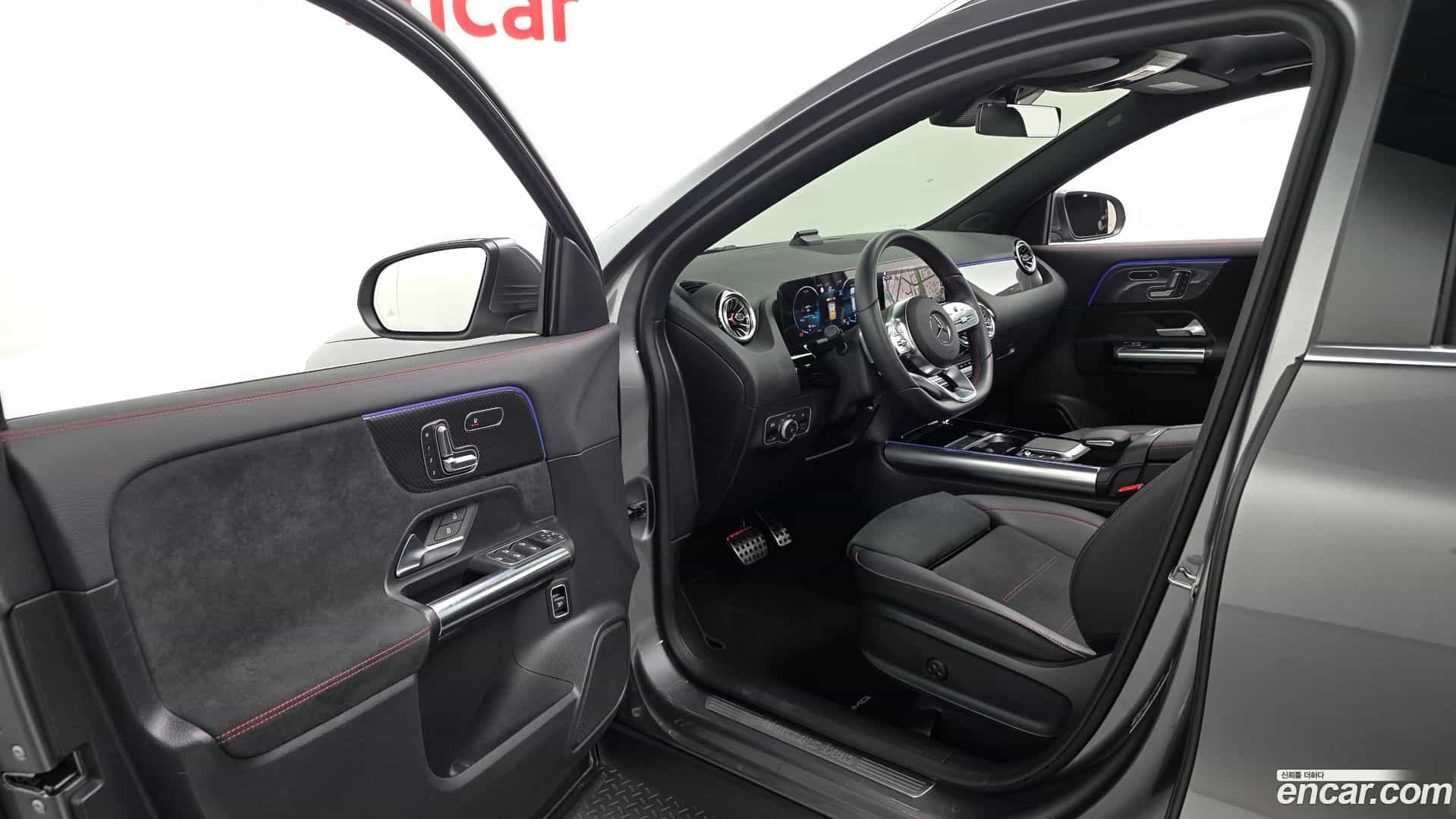 GLA-Class Mercedes-Benz 2022.11-INNER-010