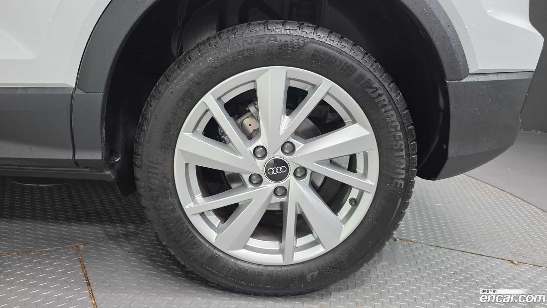Q2 Audi 2023.11-OUTER-031