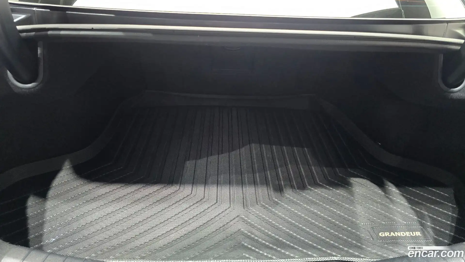 Grandeur Hyundai 2019.11-OPTION-045
