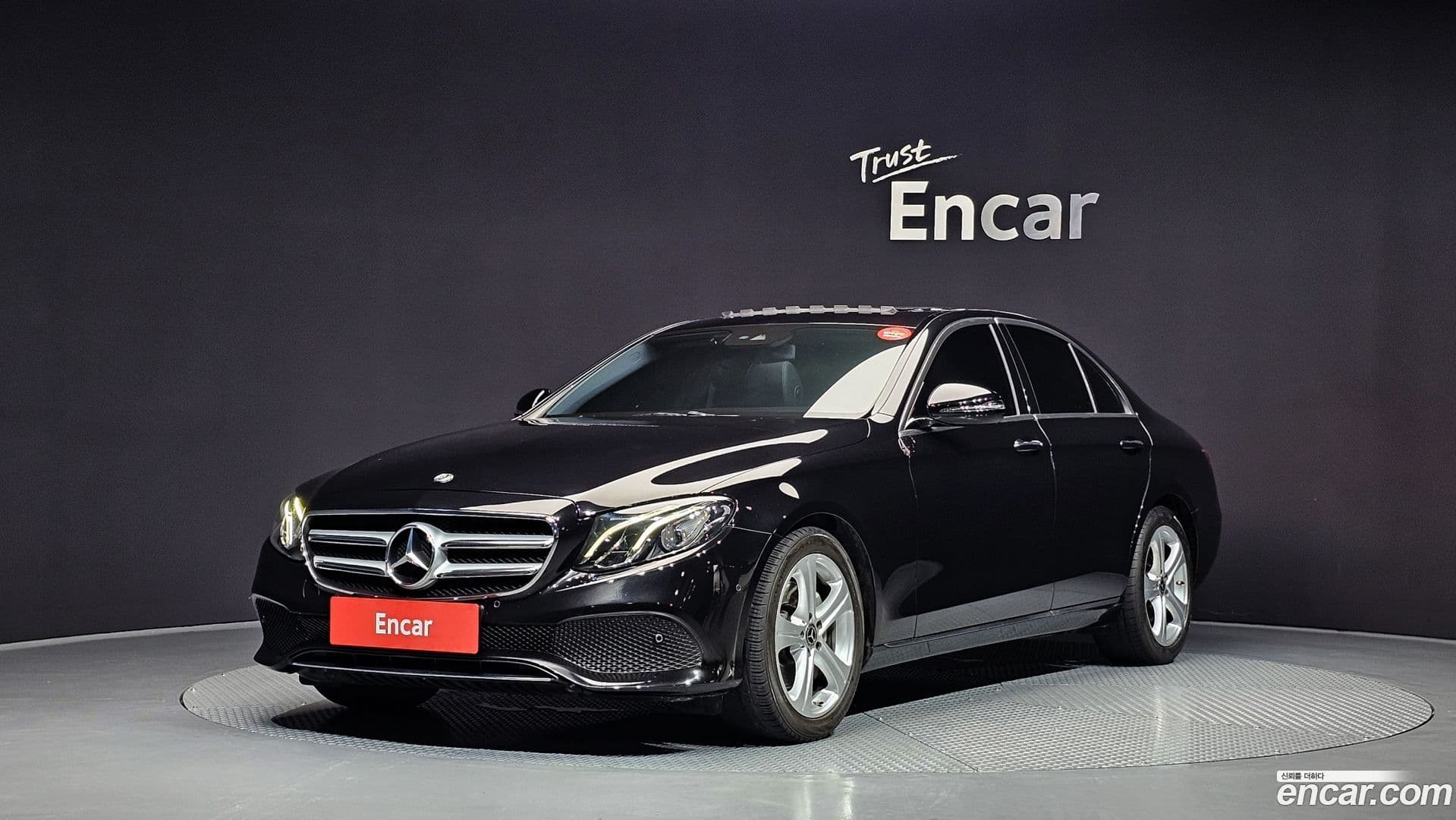 Main__Slider__Photo:E-Class Mercedes-Benz 2018.4-0
