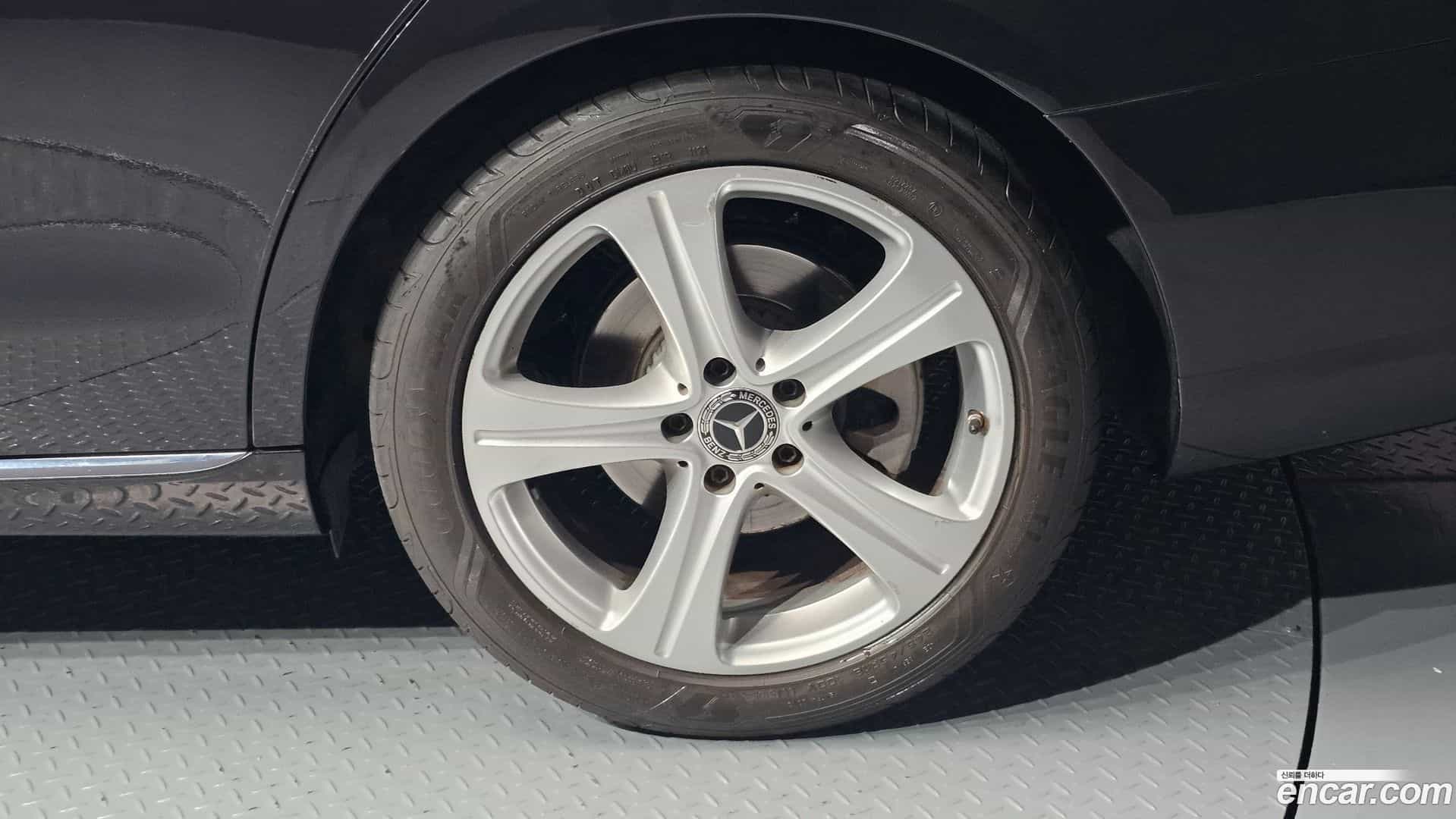 E-Class Mercedes-Benz 2018.4-OUTER-031