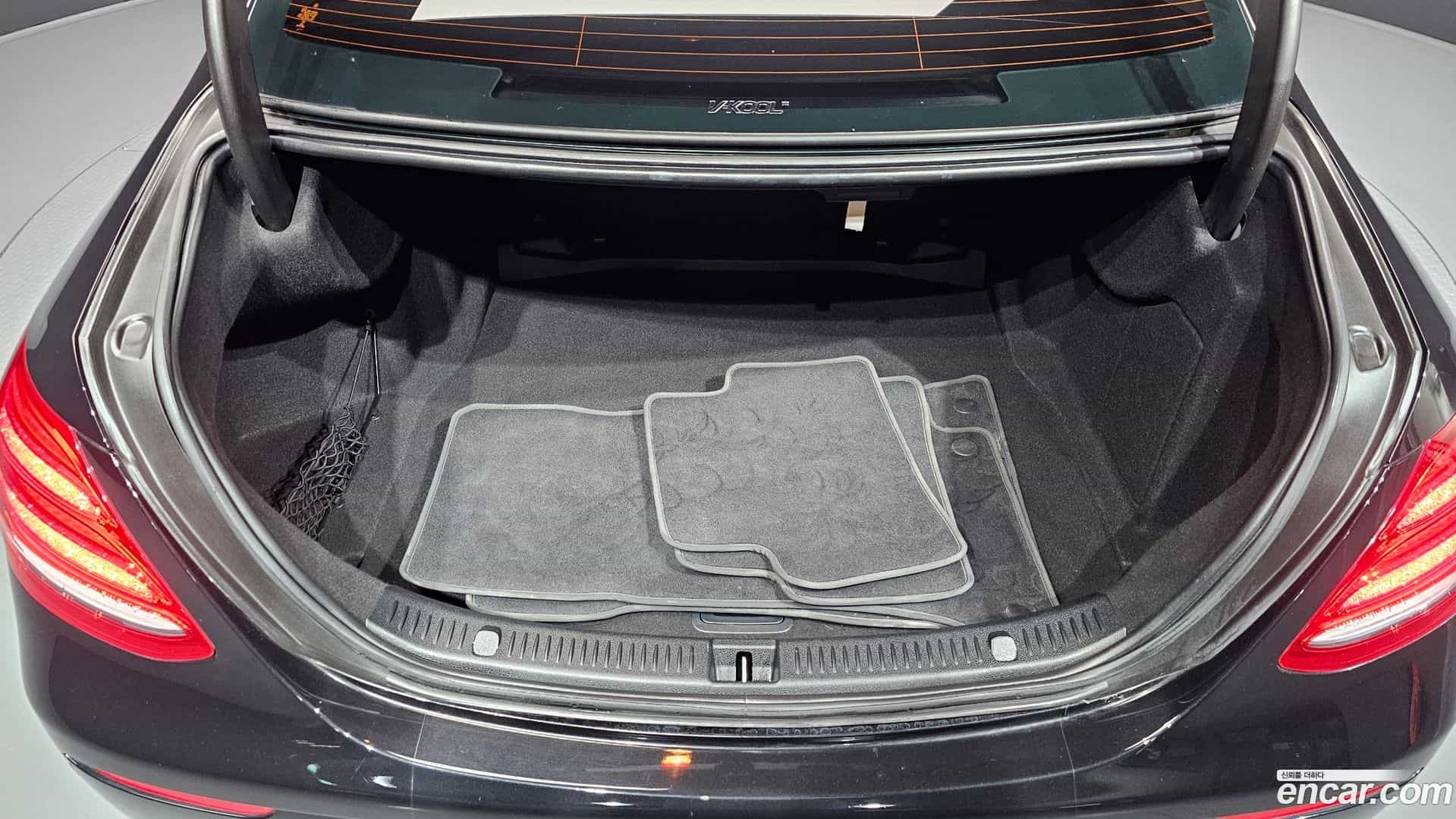 E-Class Mercedes-Benz 2018.4-OPTION-044