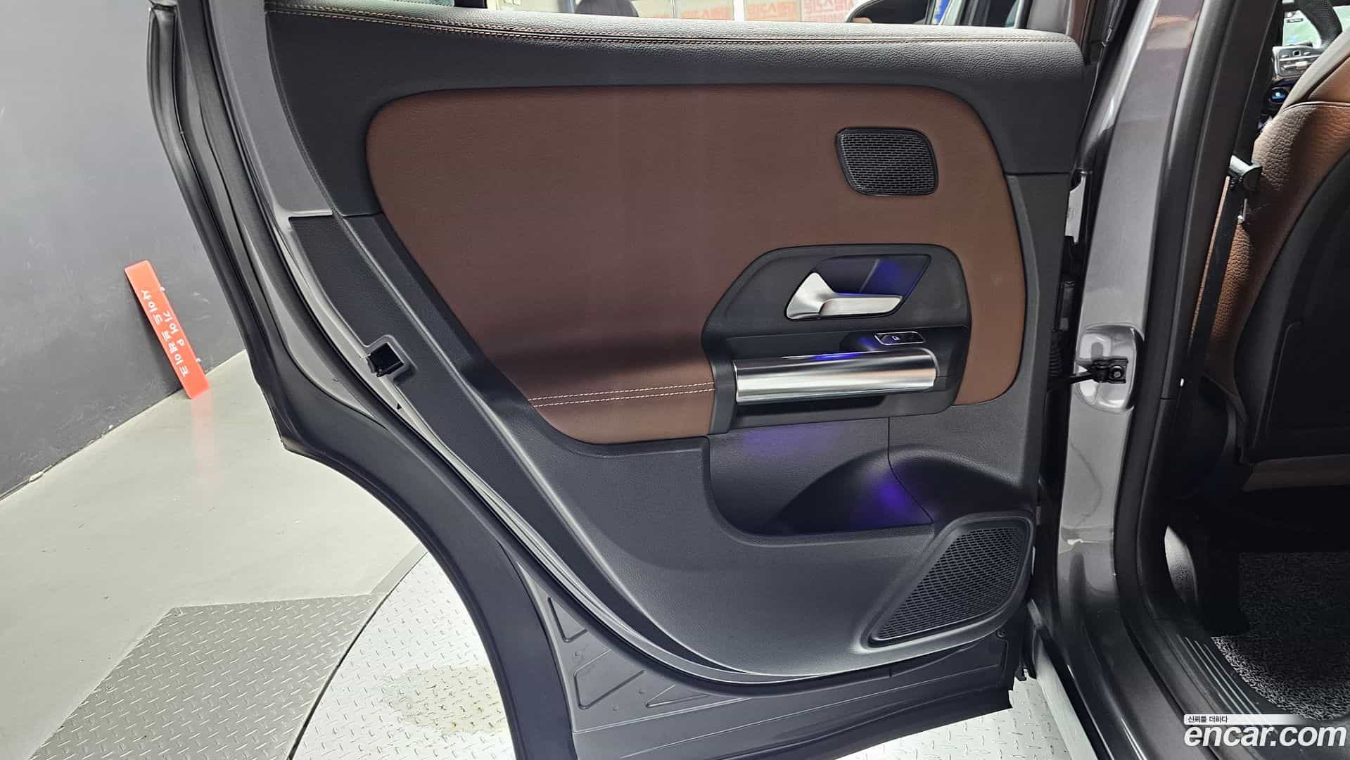 GLA-Class Mercedes-Benz 2022.4-INNER-035