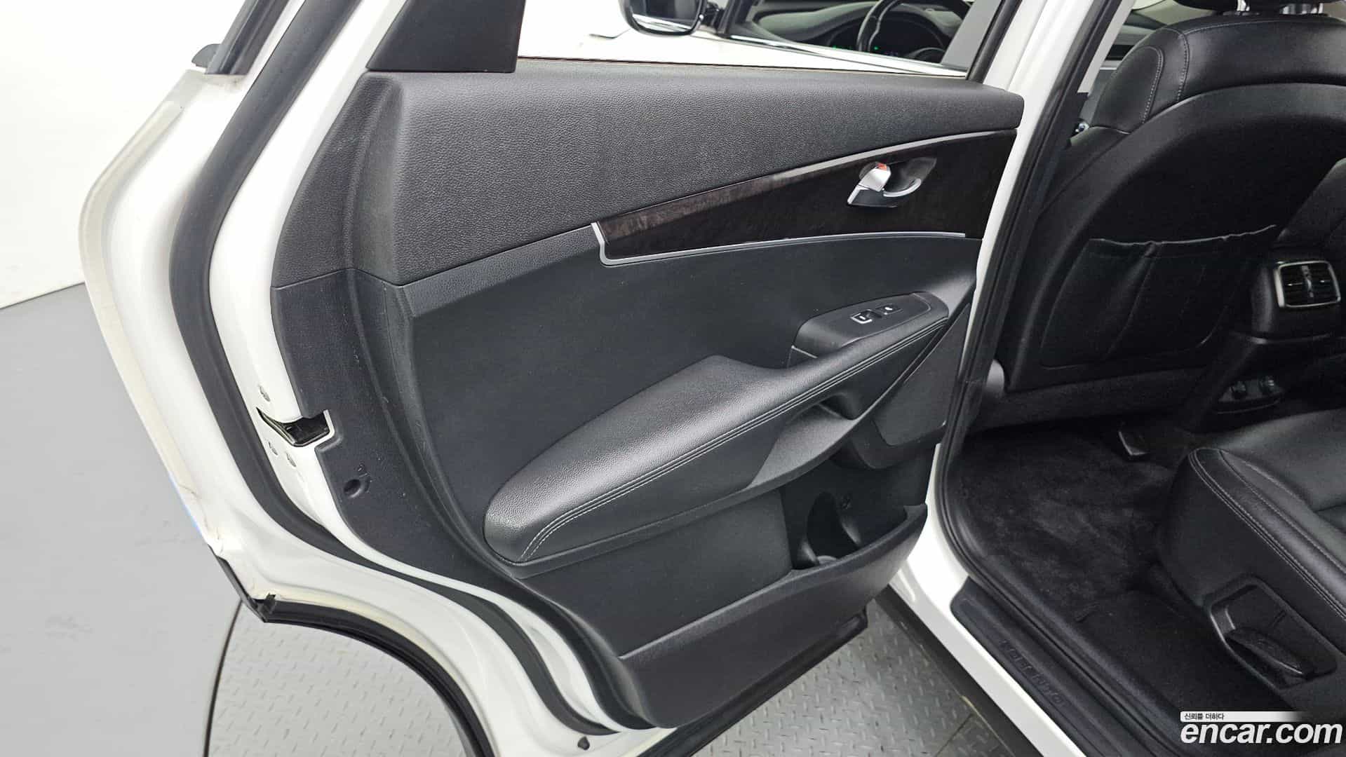 Sorento Kia 2017.3-INNER-035