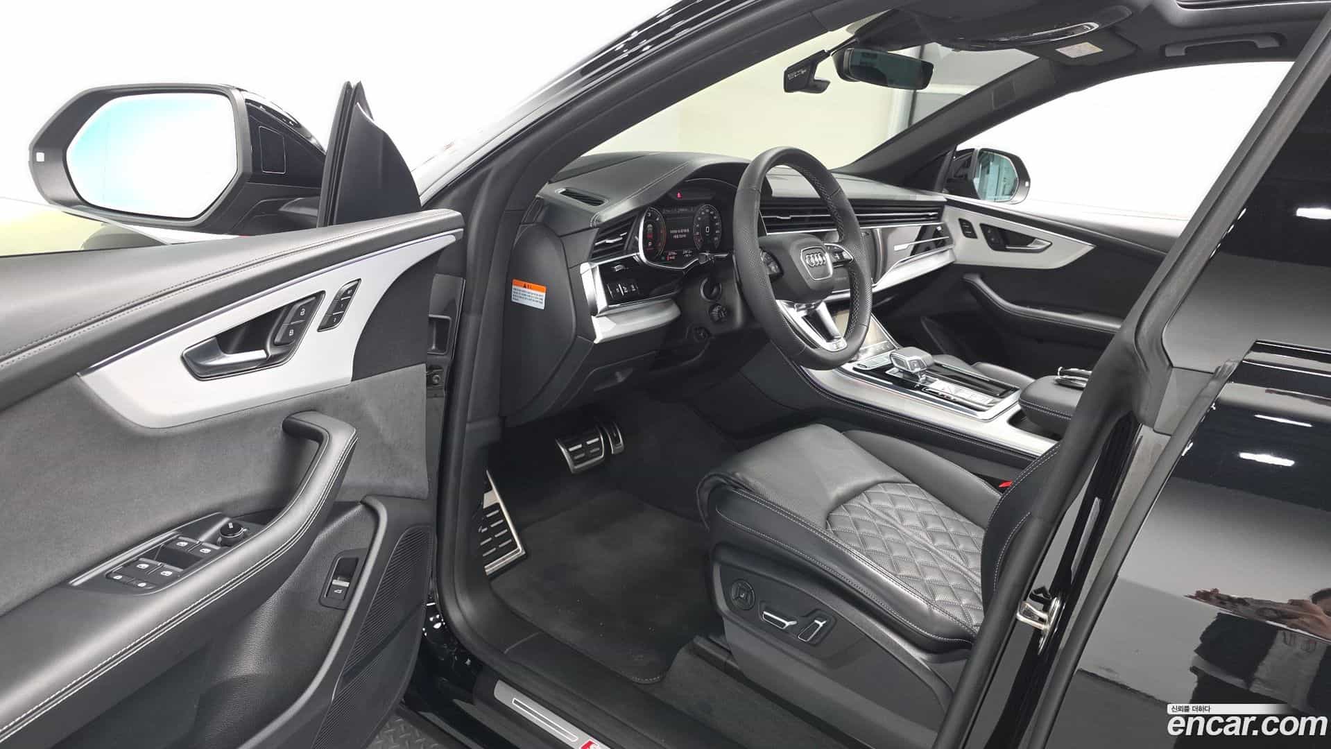 Q8 Audi 2023.11-INNER-010