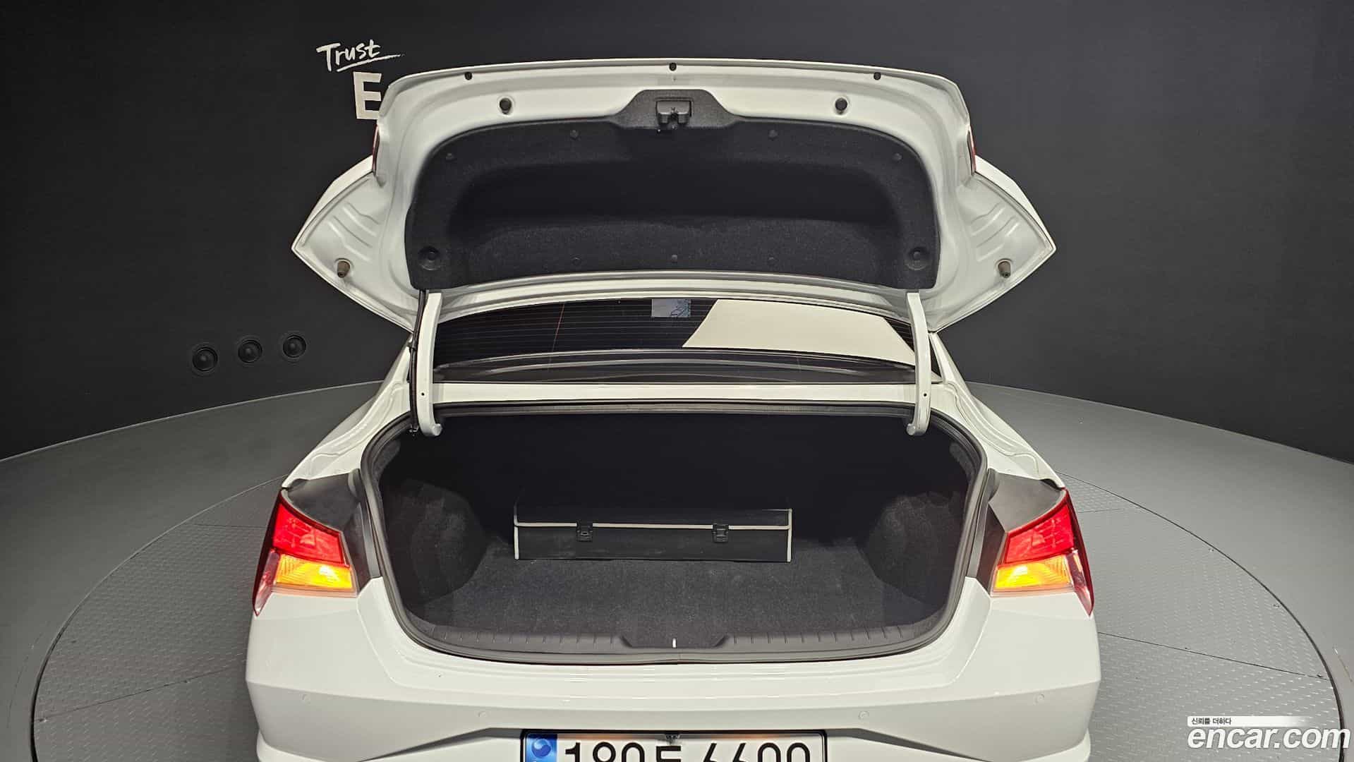 AVANTE Hyundai 2023.0-OPTION-024