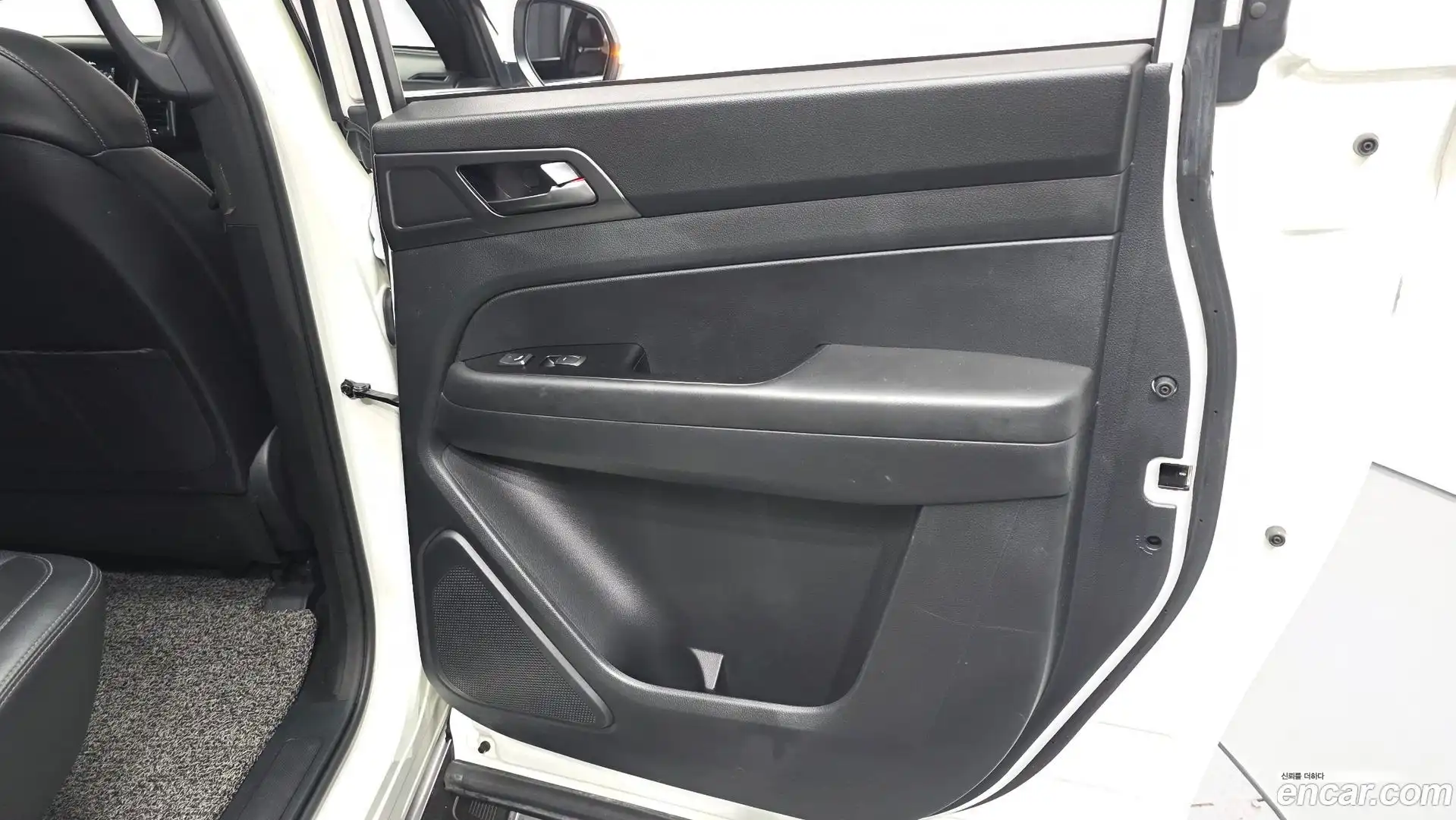 Rexton KG Mobility 2023.1-INNER-035