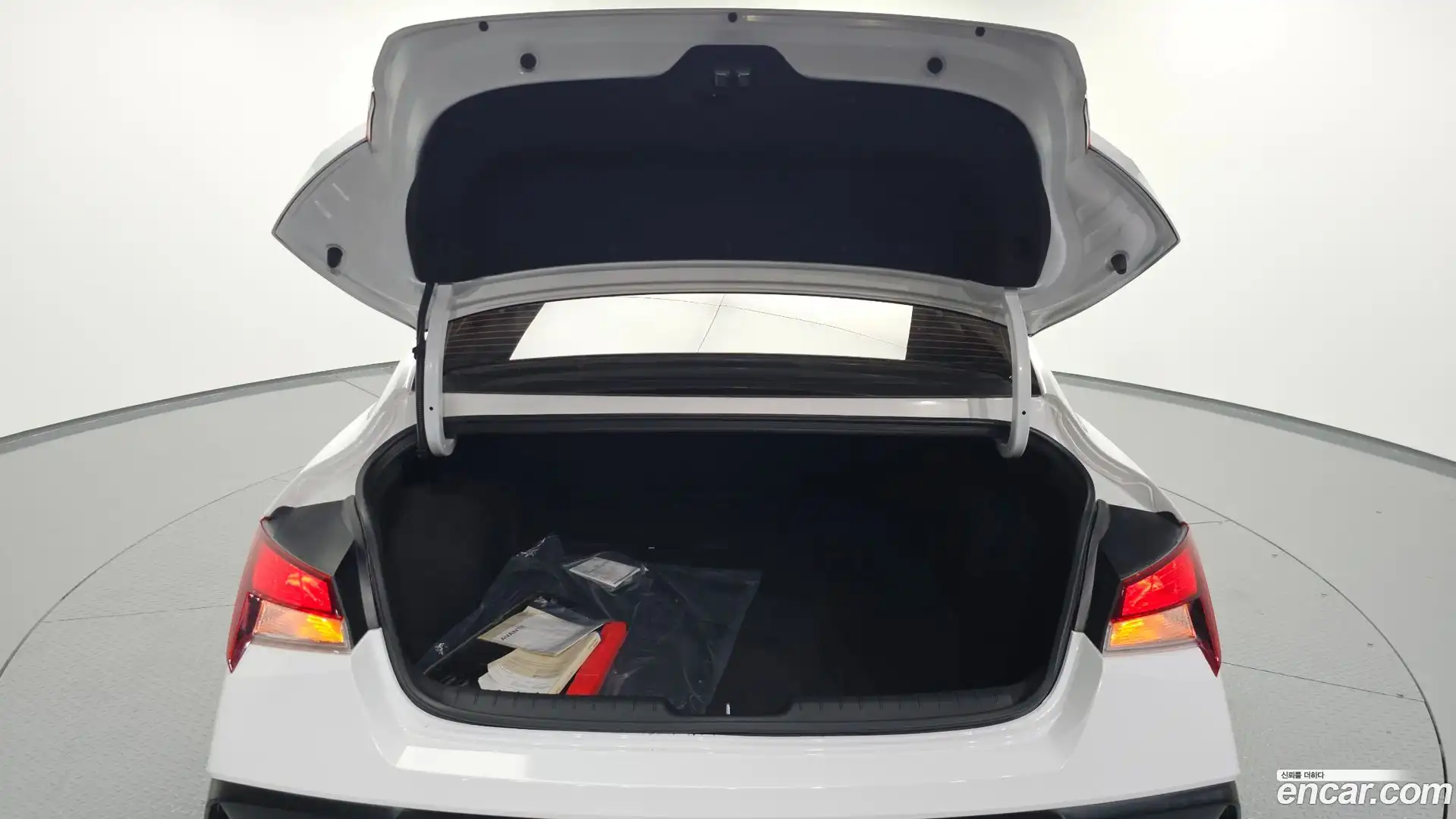 AVANTE Hyundai 2023.9-OPTION-024