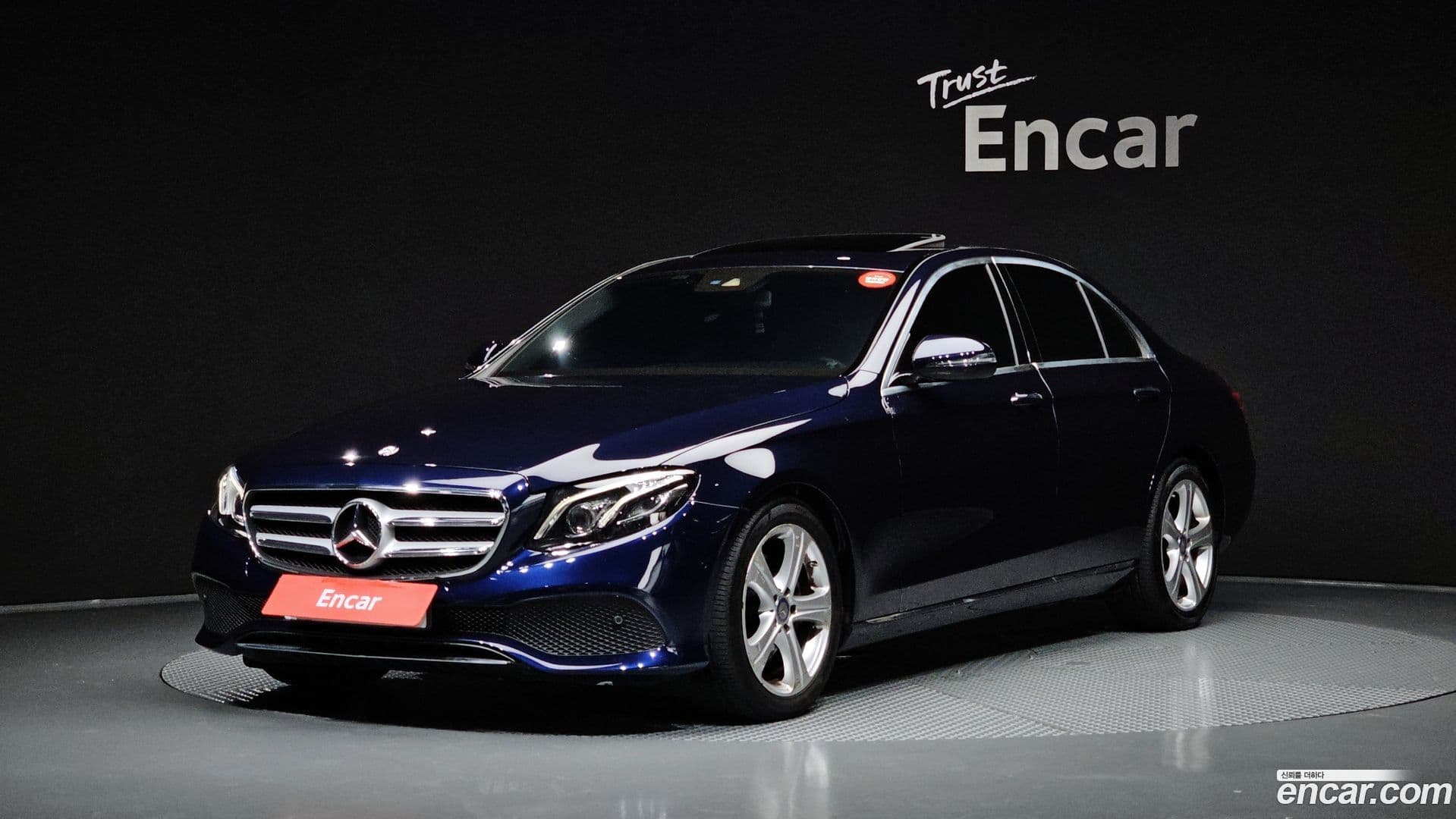 Main__Slider__Photo:E-Class Mercedes-Benz 2016.8-0