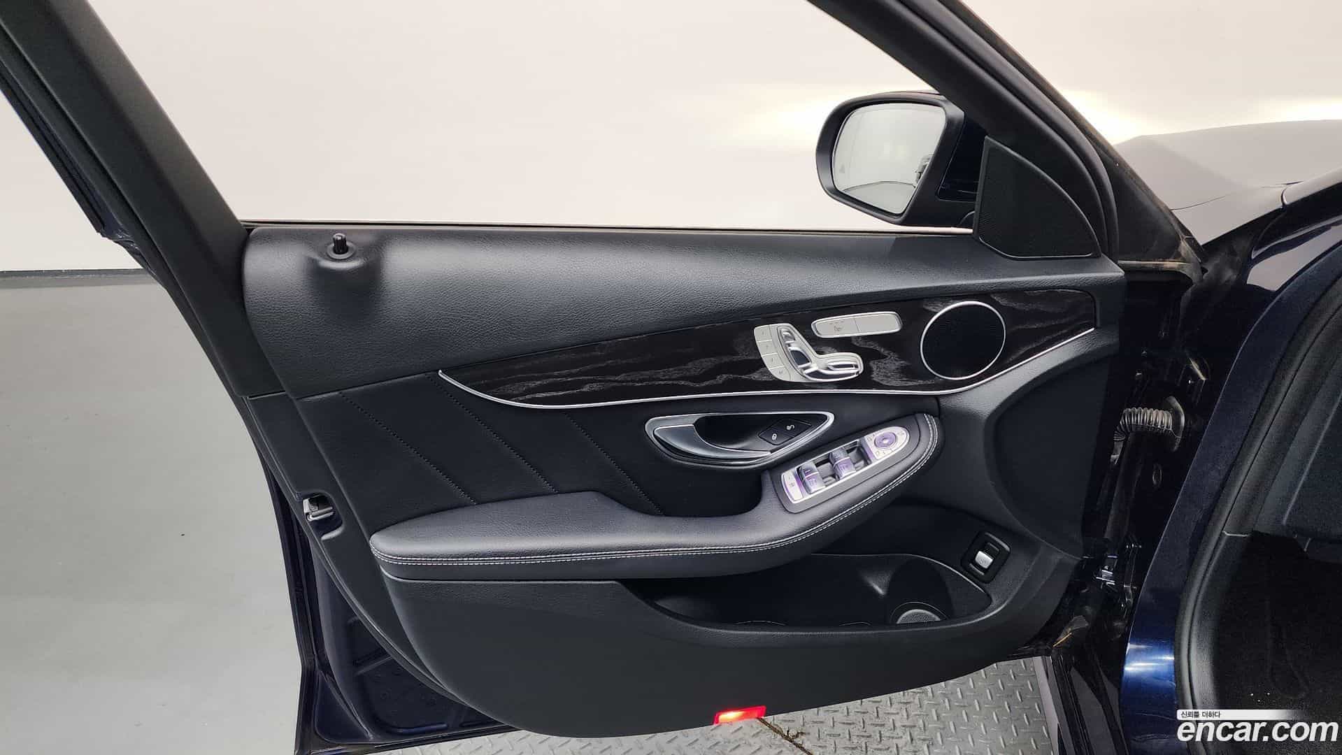 C-Class Mercedes-Benz 2019.4-INNER-034
