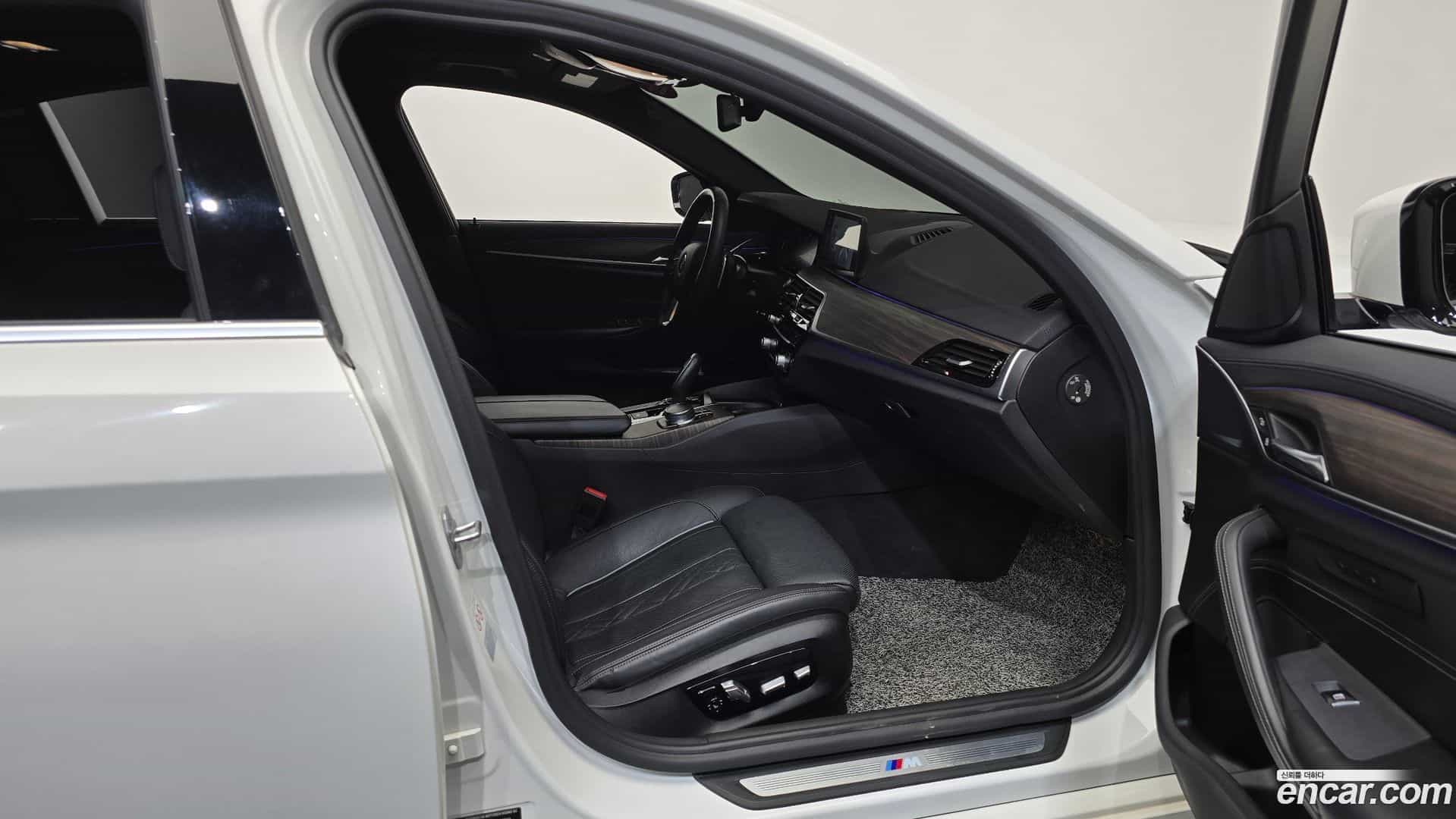 5-Series BMW 2017.11-INNER-036