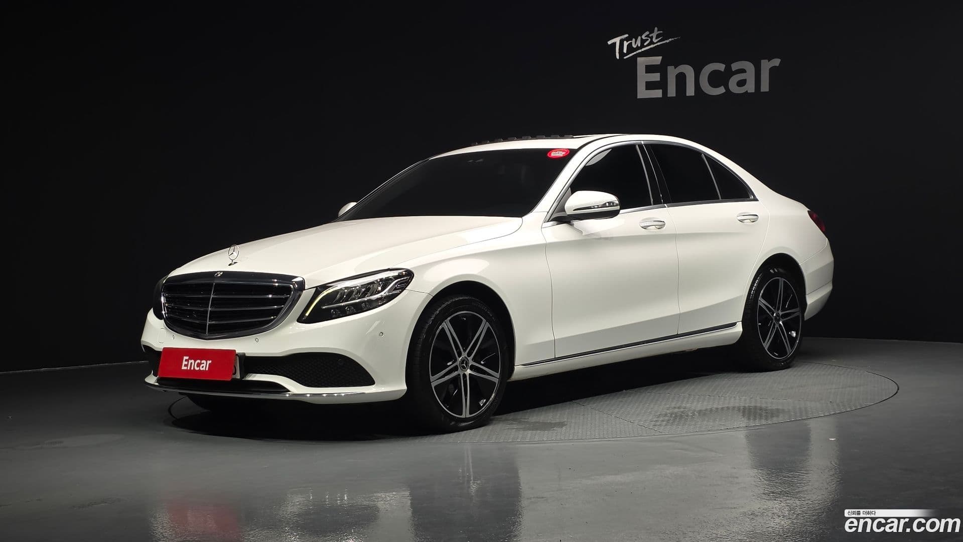 Main__Slider__Photo:C-Class Mercedes-Benz 2019.4-0