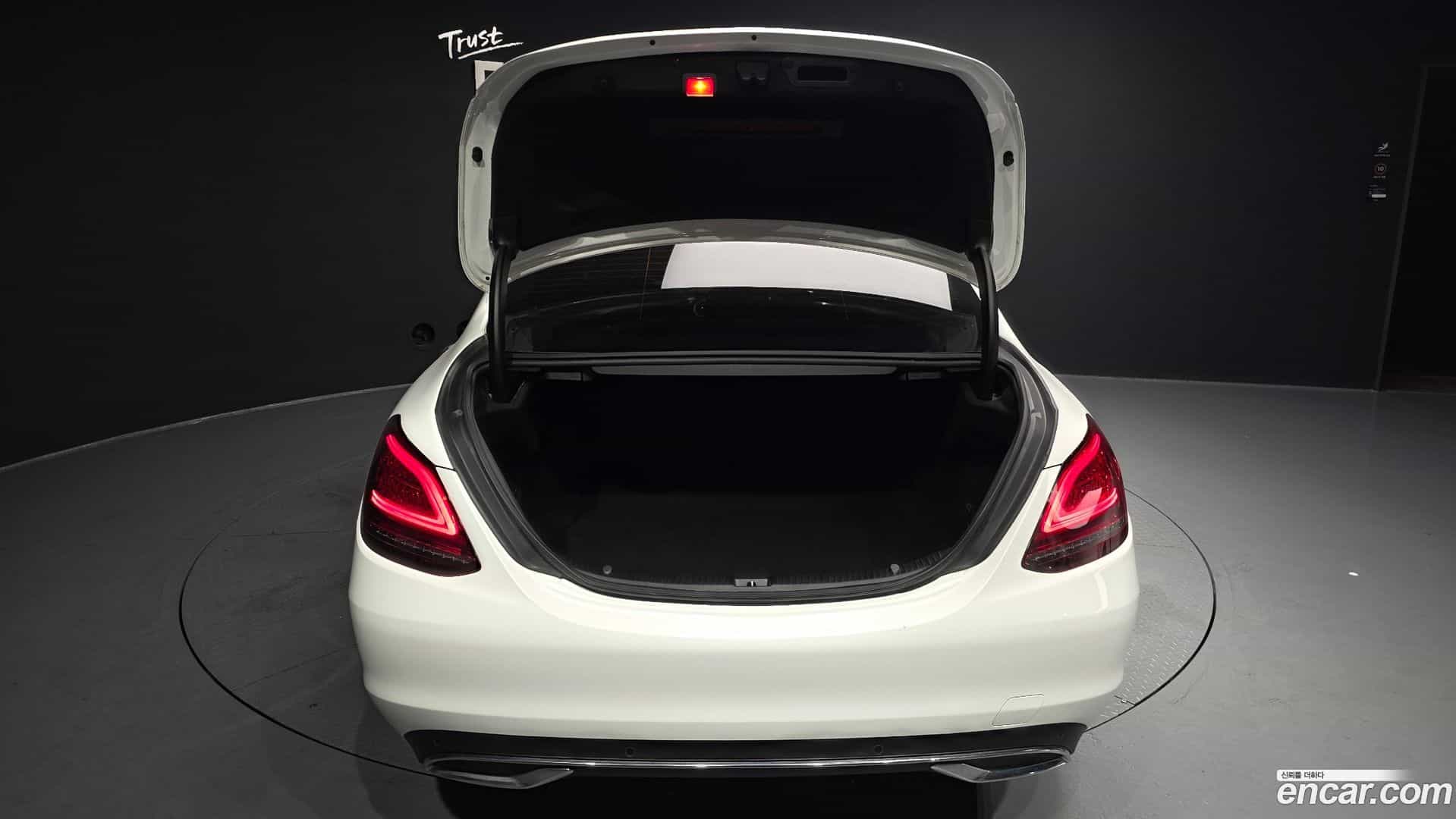 C-Class Mercedes-Benz 2019.4-OPTION-024