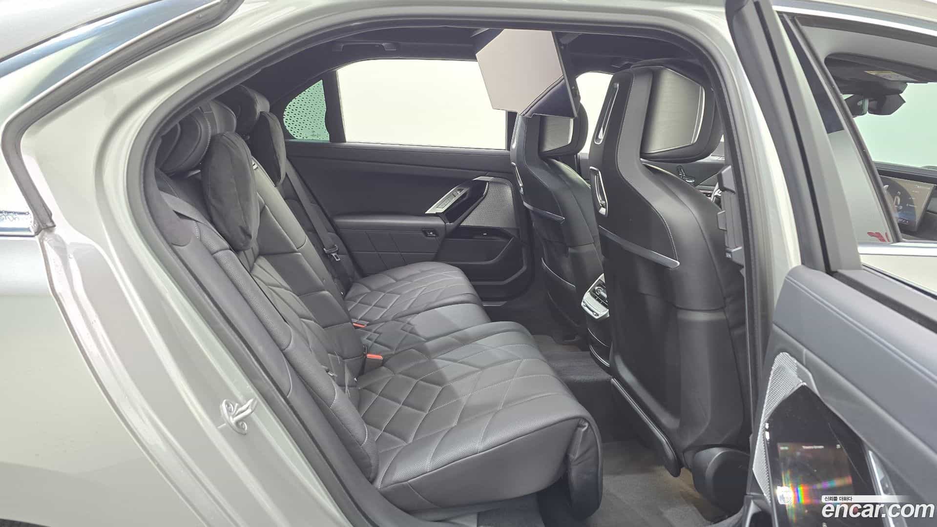 7-Series BMW 2023.7-OPTION-015