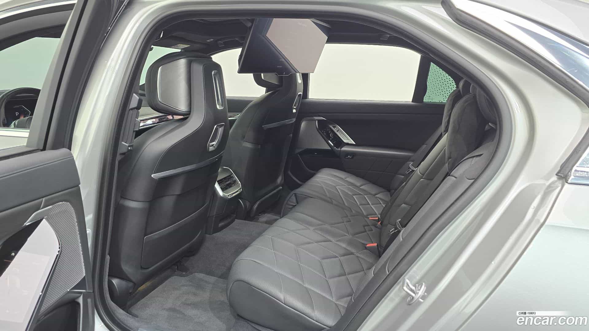 7-Series BMW 2023.7-OPTION-041