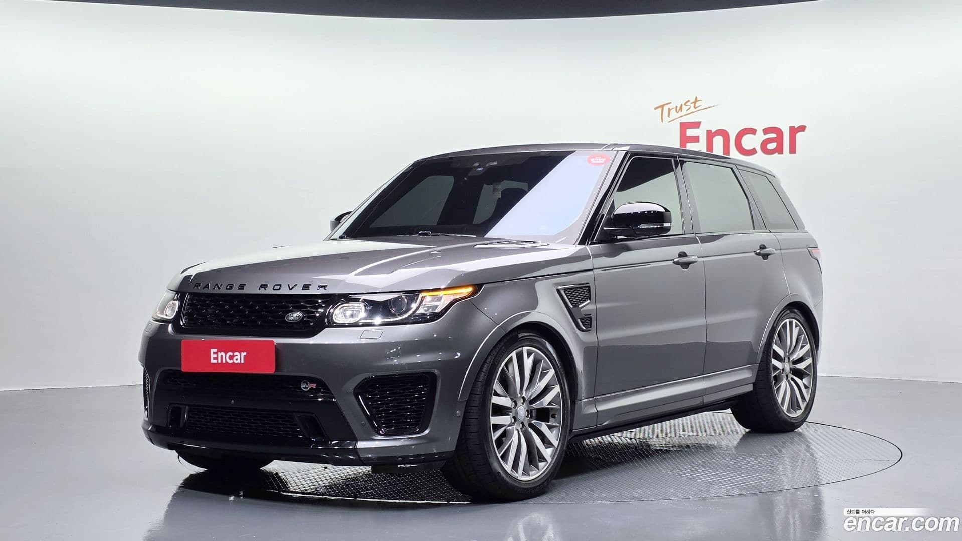 Main__Slider__Photo:Range Rover Sport Land Rover 2017.11-0