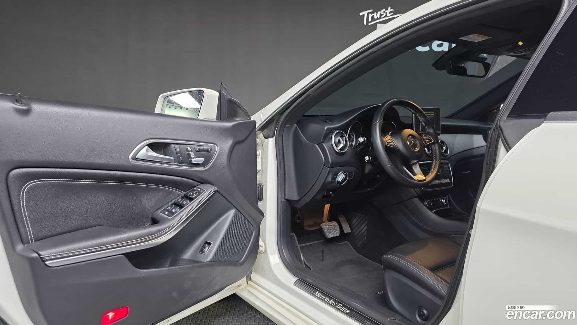 CLA-Class Mercedes-Benz 2016.11-INNER-010