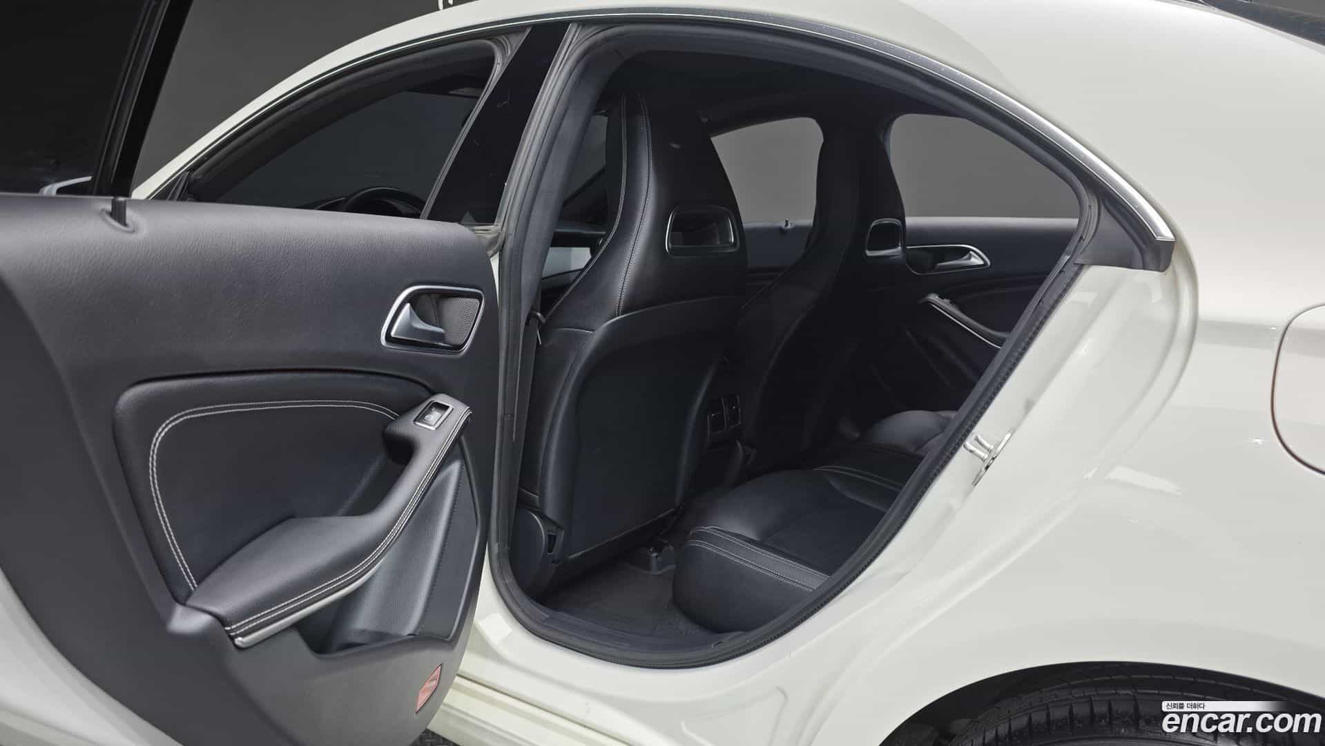 CLA-Class Mercedes-Benz 2016.11-OPTION-021