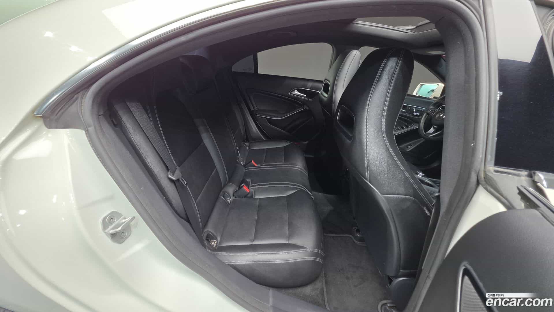 CLA-Class Mercedes-Benz 2016.11-OPTION-022