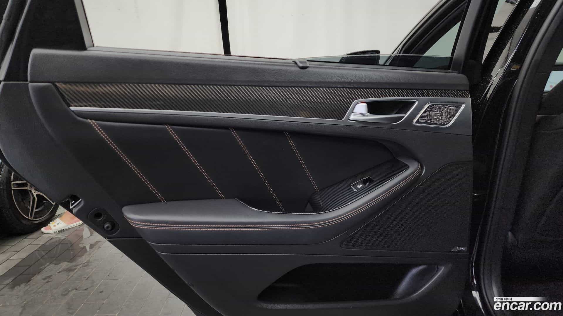G80 Genesis 2019.0-INNER-035