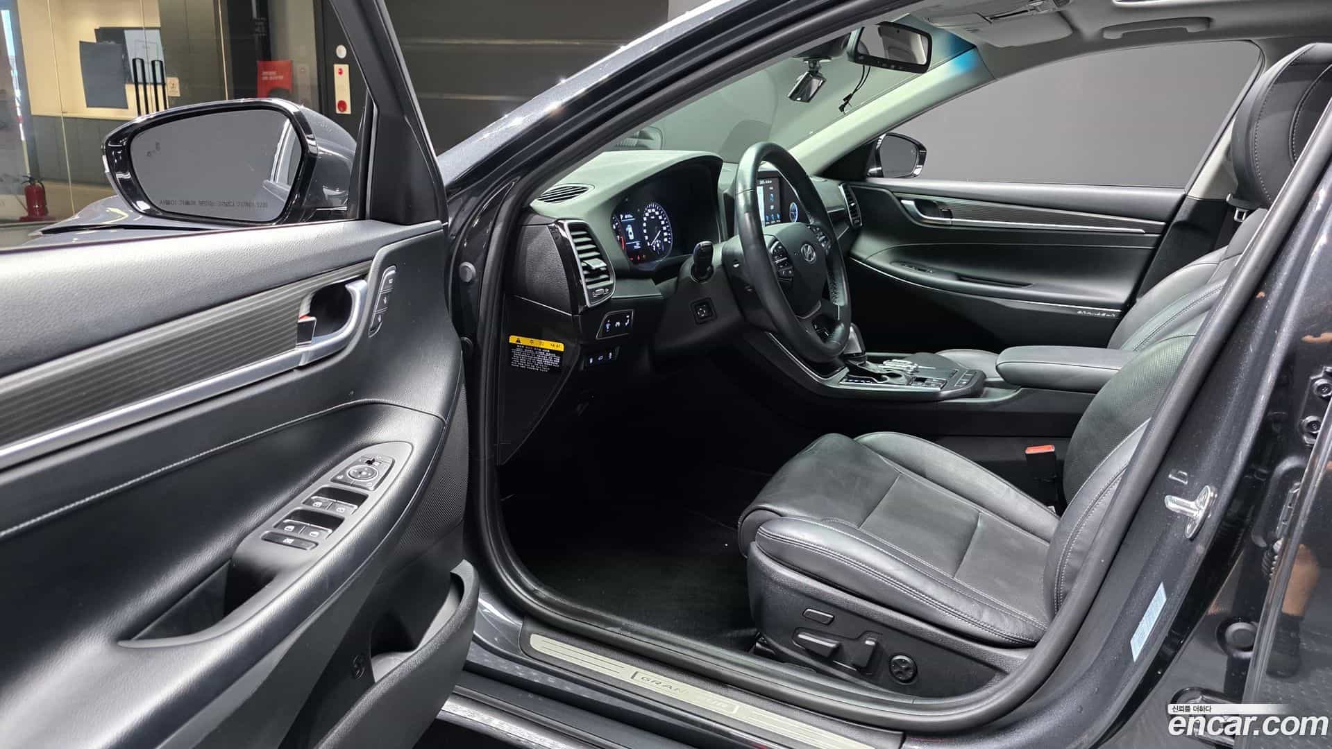 Grandeur Hyundai 2017.0-INNER-010