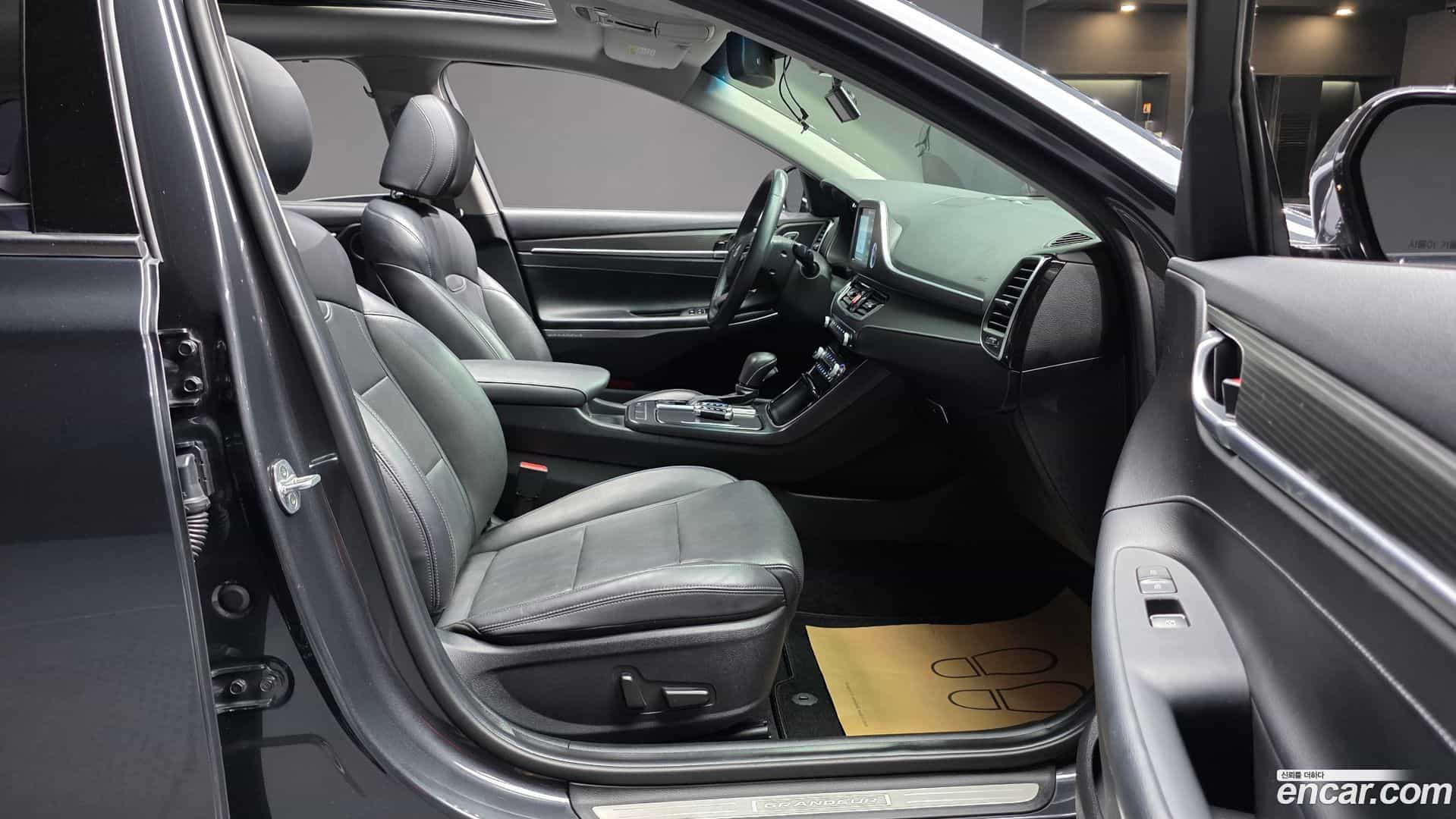 Grandeur Hyundai 2017.0-INNER-036