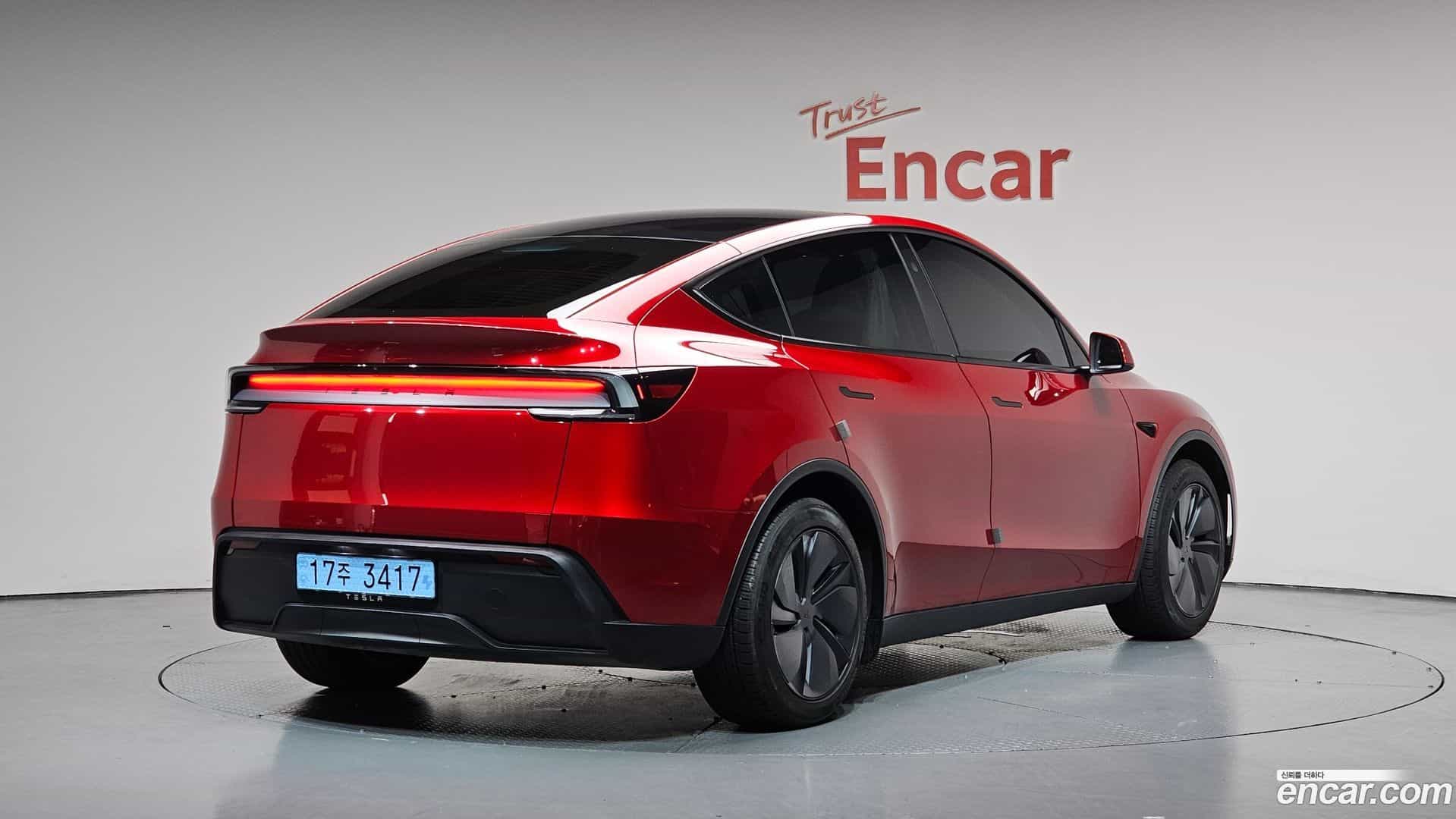 Model Y Tesla 2025.11-OUTER-002
