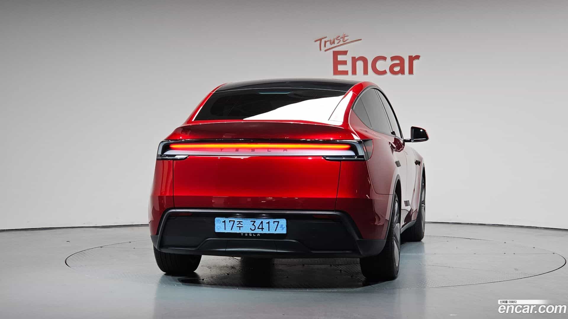 Model Y Tesla 2025.11-OUTER-004