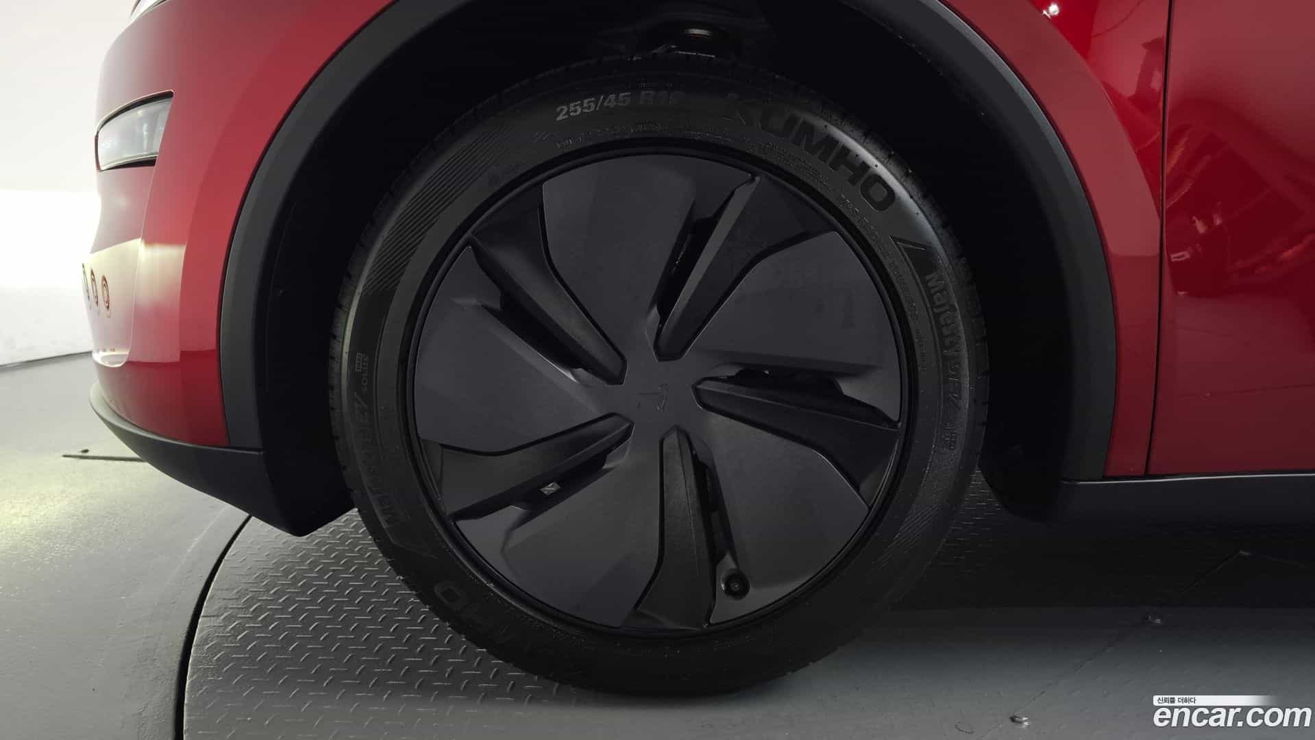 Model Y Tesla 2025.11-OUTER-005
