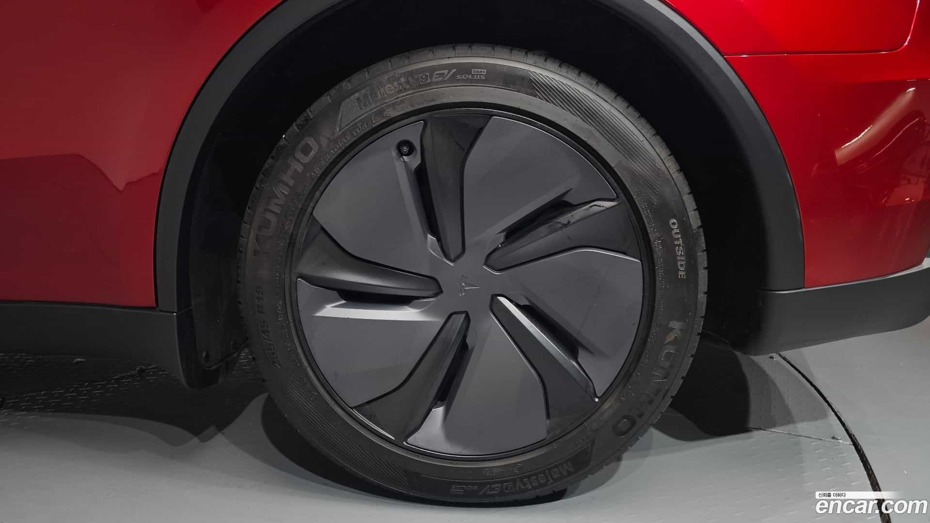Model Y Tesla 2025.11-OUTER-031