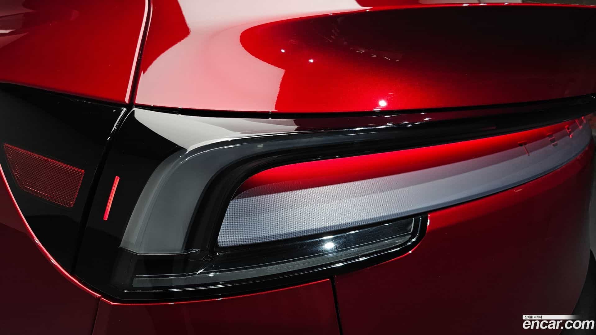 Model Y Tesla 2025.11-OUTER-033