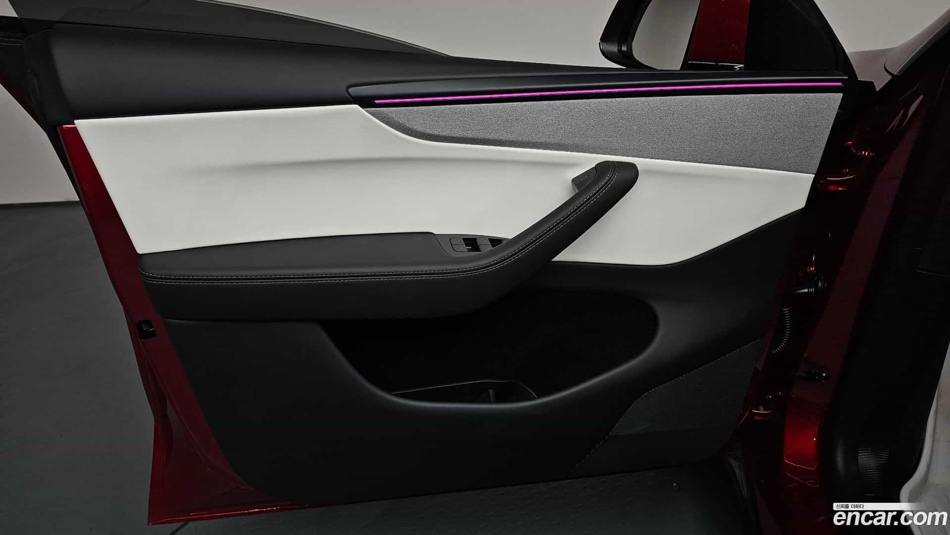 Model Y Tesla 2025.11-INNER-034