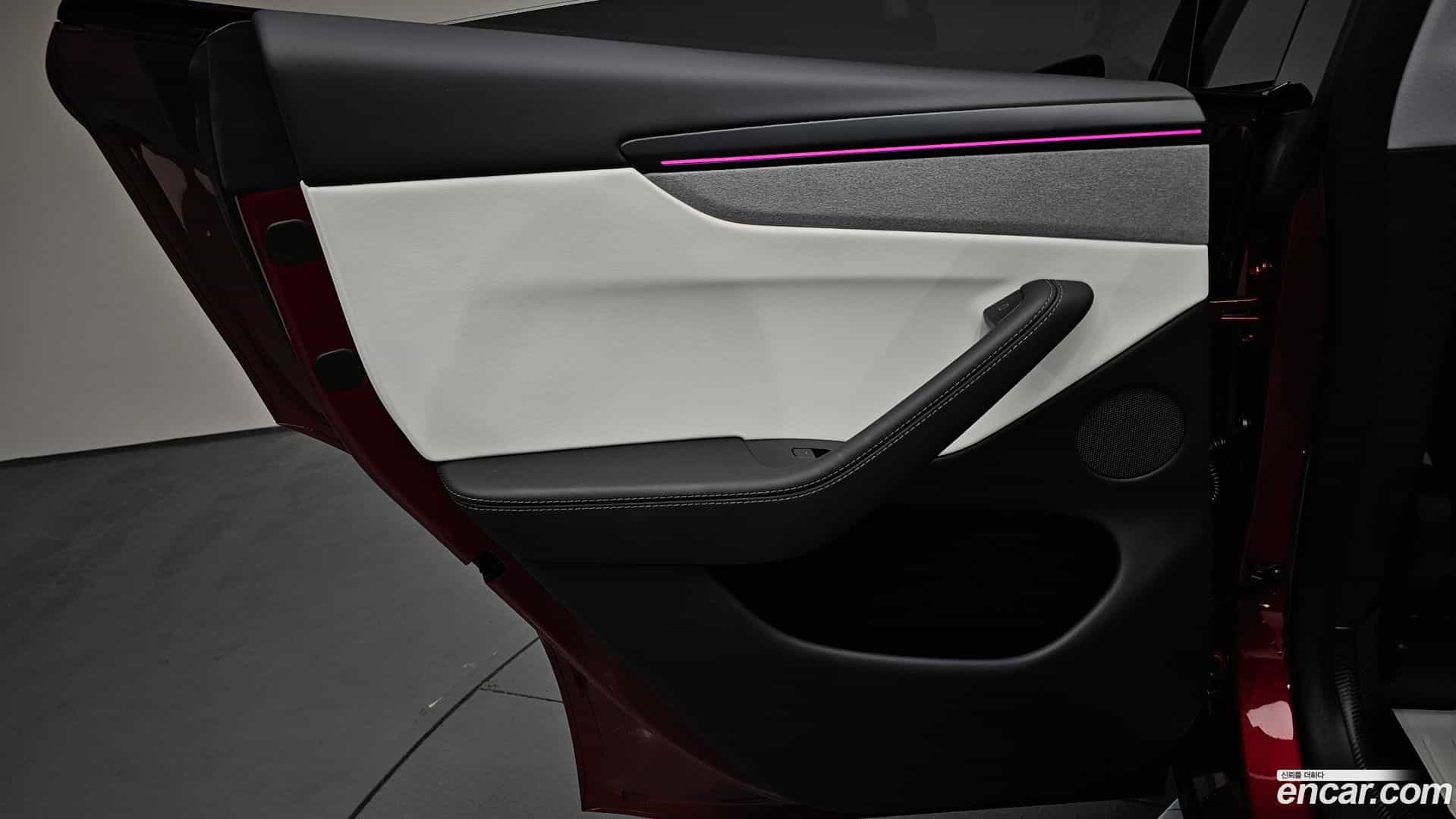 Model Y Tesla 2025.11-INNER-035